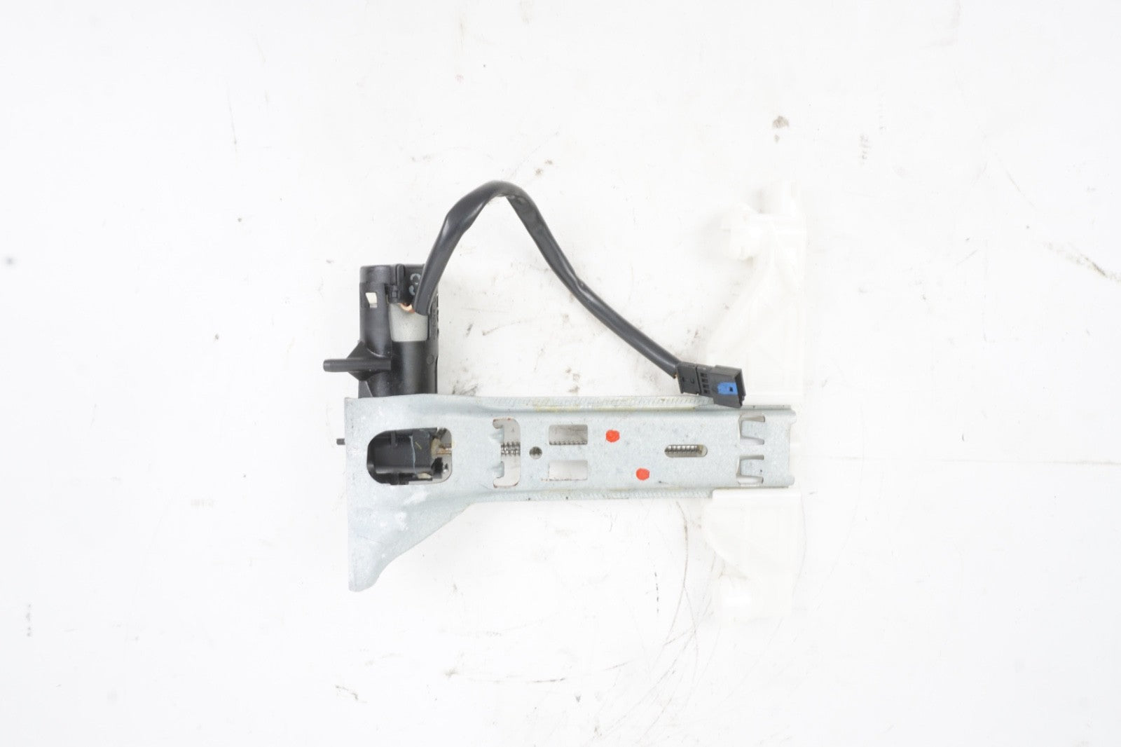 2011 - 2016 BMW 650i F10 FRONT RIGHT SIDE SEAT HEADREST ADJUST MOTOR OEM