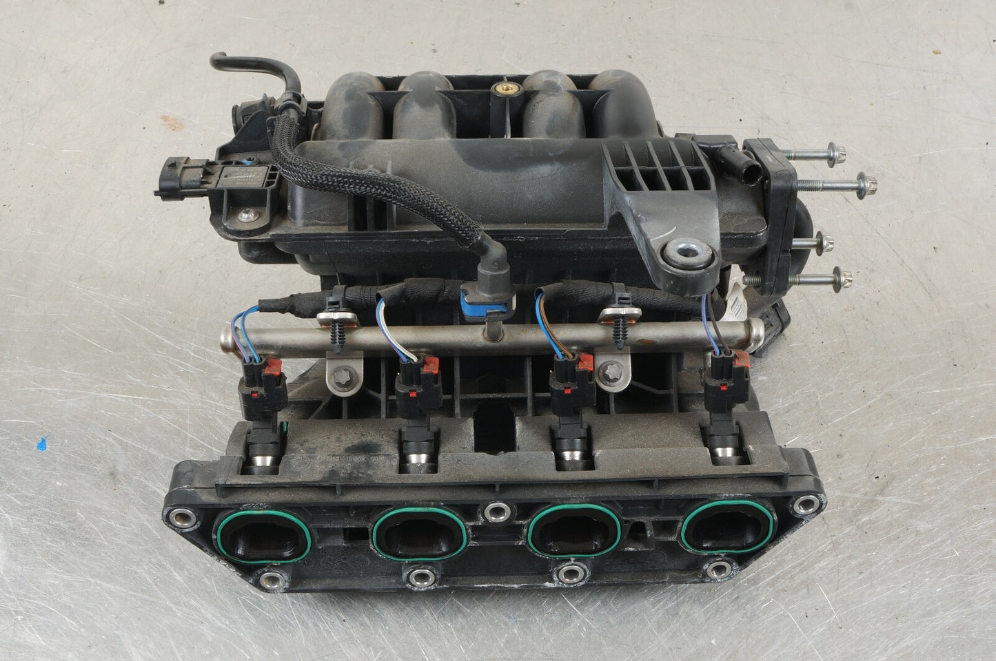 2012 - 2017 FIAT 500  INTAKE MANIFOLD 04892633 w/ INJECTORS NON TURBO