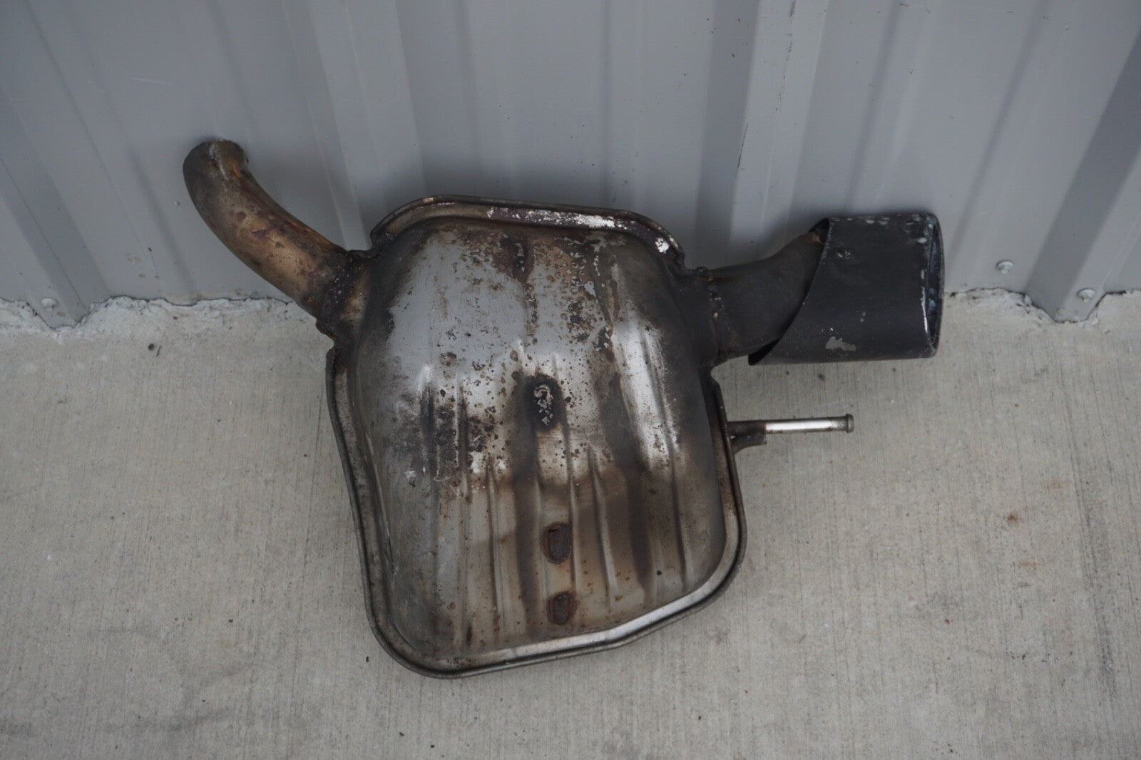 2003-2006 Mercedes-Benz SL500 REAR RIGHT PASSENGER EXHAUST MUFFLER TAIL PIPE OEM