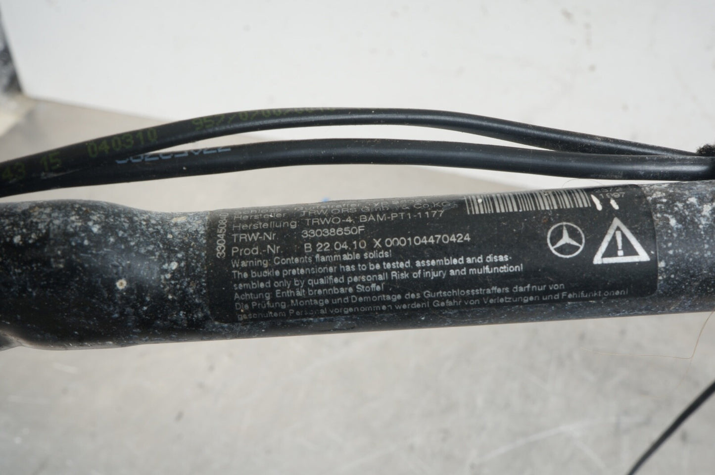 07-14 OEM Mercedes W221 S550 CL550 Front Right Passenger Side Seat Belt Buckle