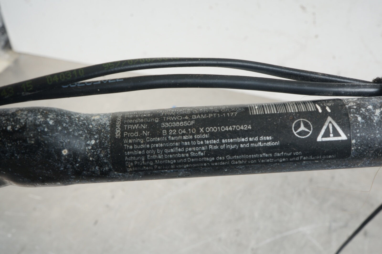 07-14 OEM Mercedes W221 S550 CL550 Front Right Passenger Side Seat Belt Buckle