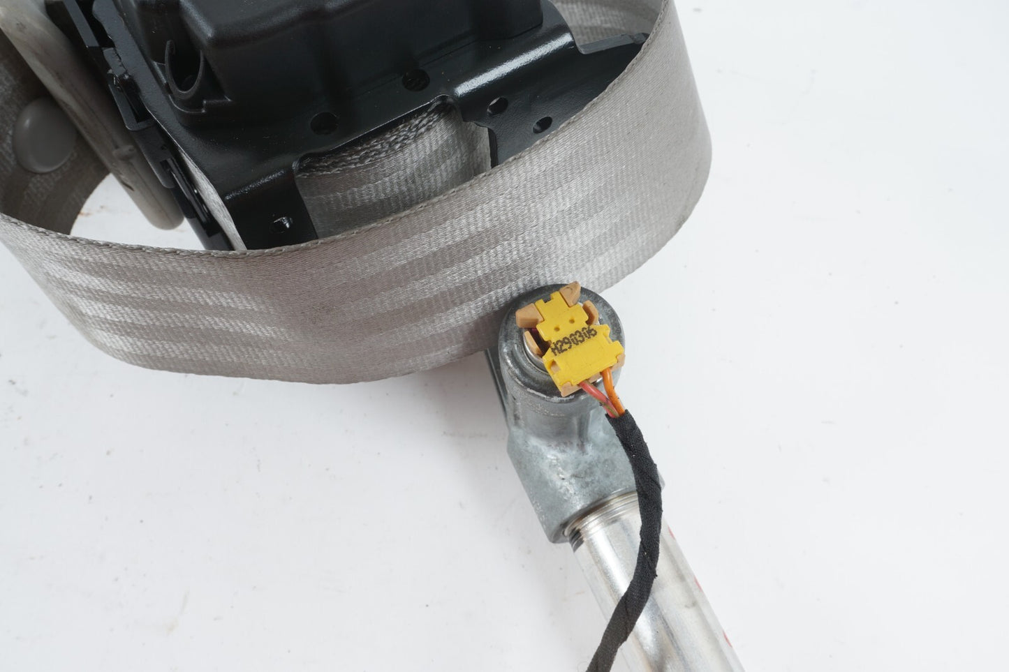 2006-2013 VOLVO C70 T5 REAR RIGHT PASSENGER SIDE SEAT BELT RETRACTOR OEM