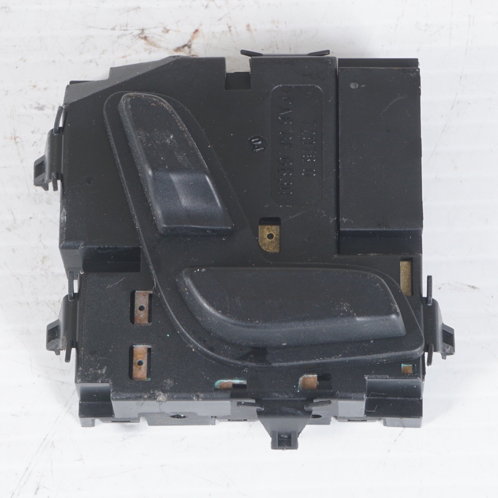 08-14 Mercedes W204 C-CLASS FRONT RIGHT SEAT ADJUSTMENT SWITCH 2048701758 Oem