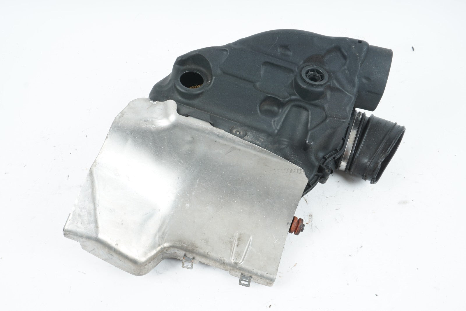 2012-2018 BMW 650i FRONT RIGHT PASSENGER SIDE AIR INTAKE FILTER HOUSING  OEM