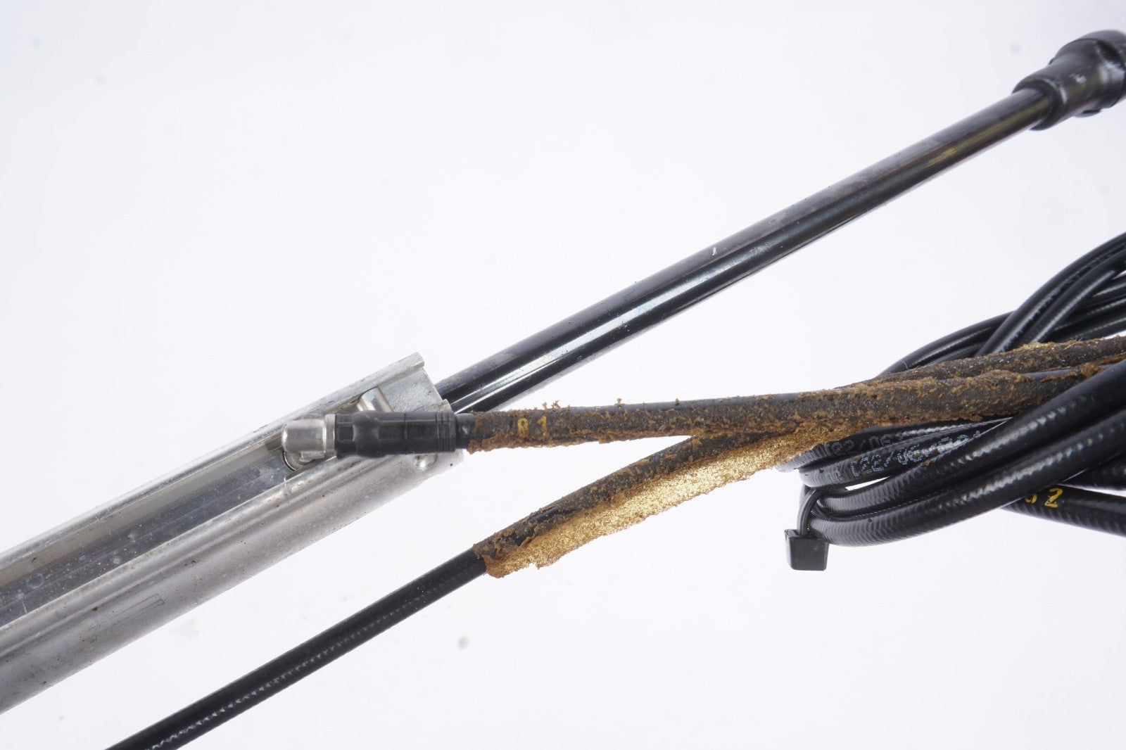 2006 - 2013 VOLVO C70 ROOF HYDRAULIC SHOCK LINE RIGHT PASSENGER SIDE 81 82 OEM
