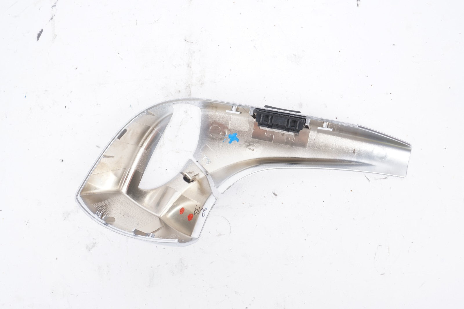 13 - 18 BMW 650i 640i Right Passenger Seat Belt Guide Trim Cover OEM