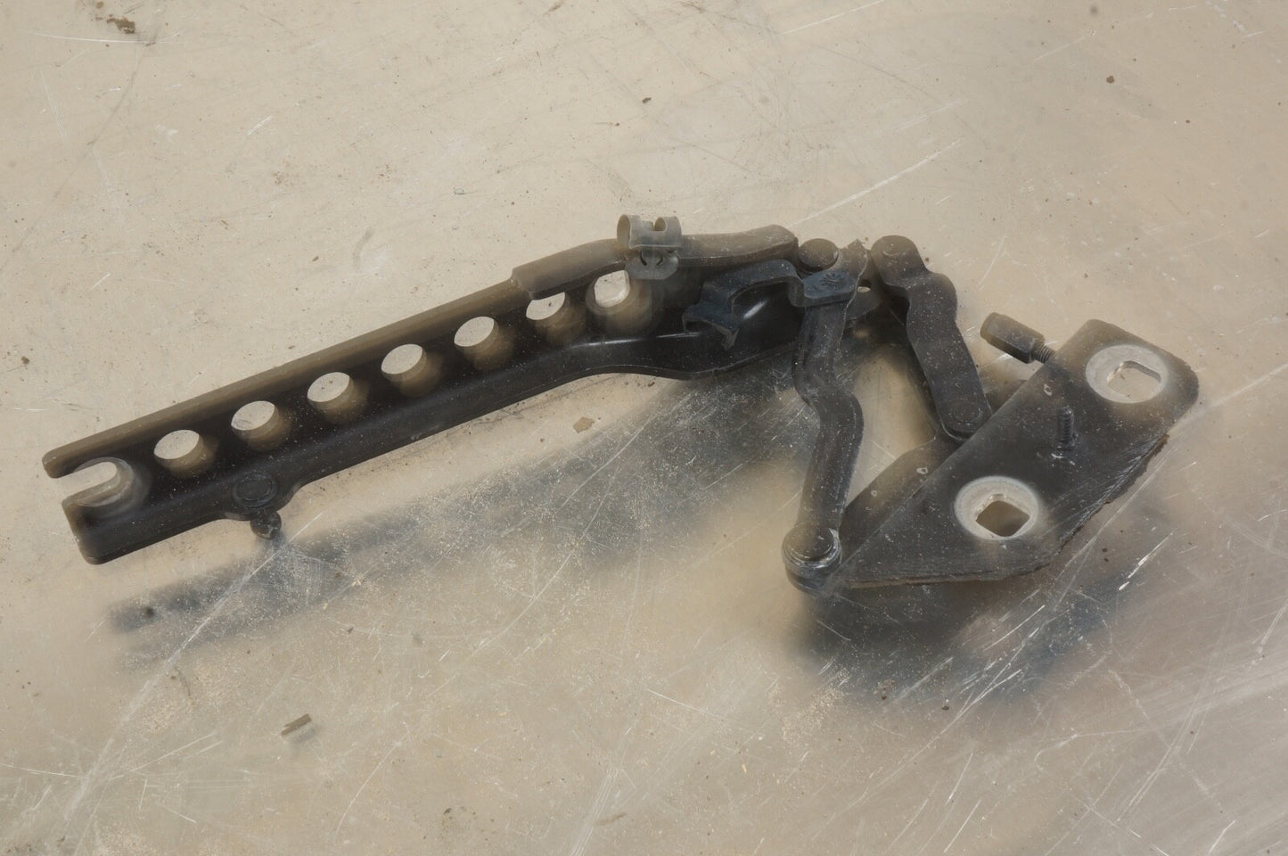 2004-2010 AUDI A8 QUATTRO - Right HOOD Hinge 4E0823302E