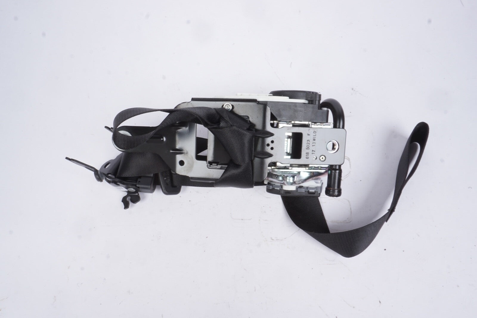 10 -  17 Mercedes E350 E550 Coupe Convertible Right Front Seat Belt
