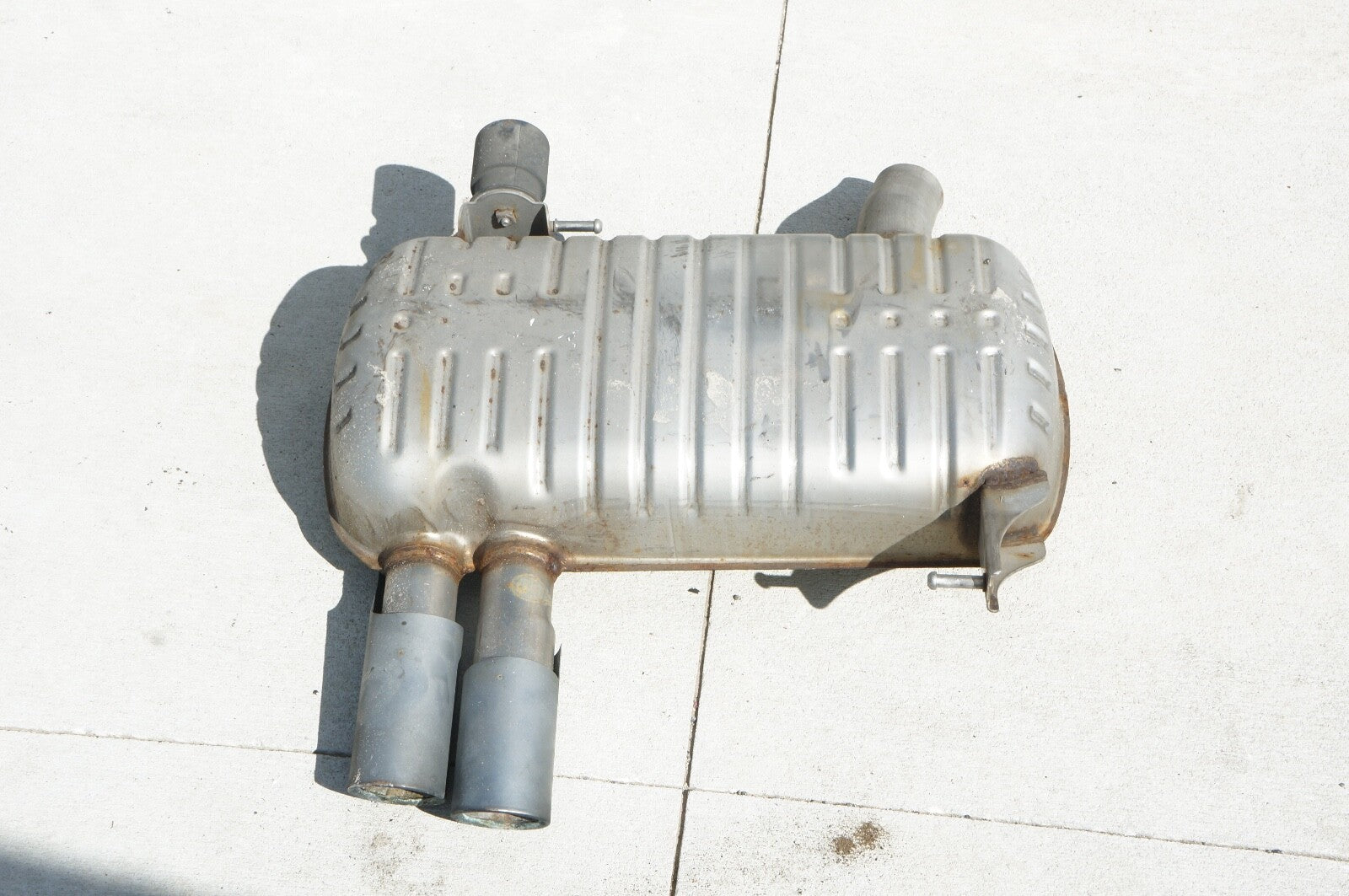 2007 - 2013 BMW 335i  328i REAR EXHAUST MUFFLER DUAL TIP