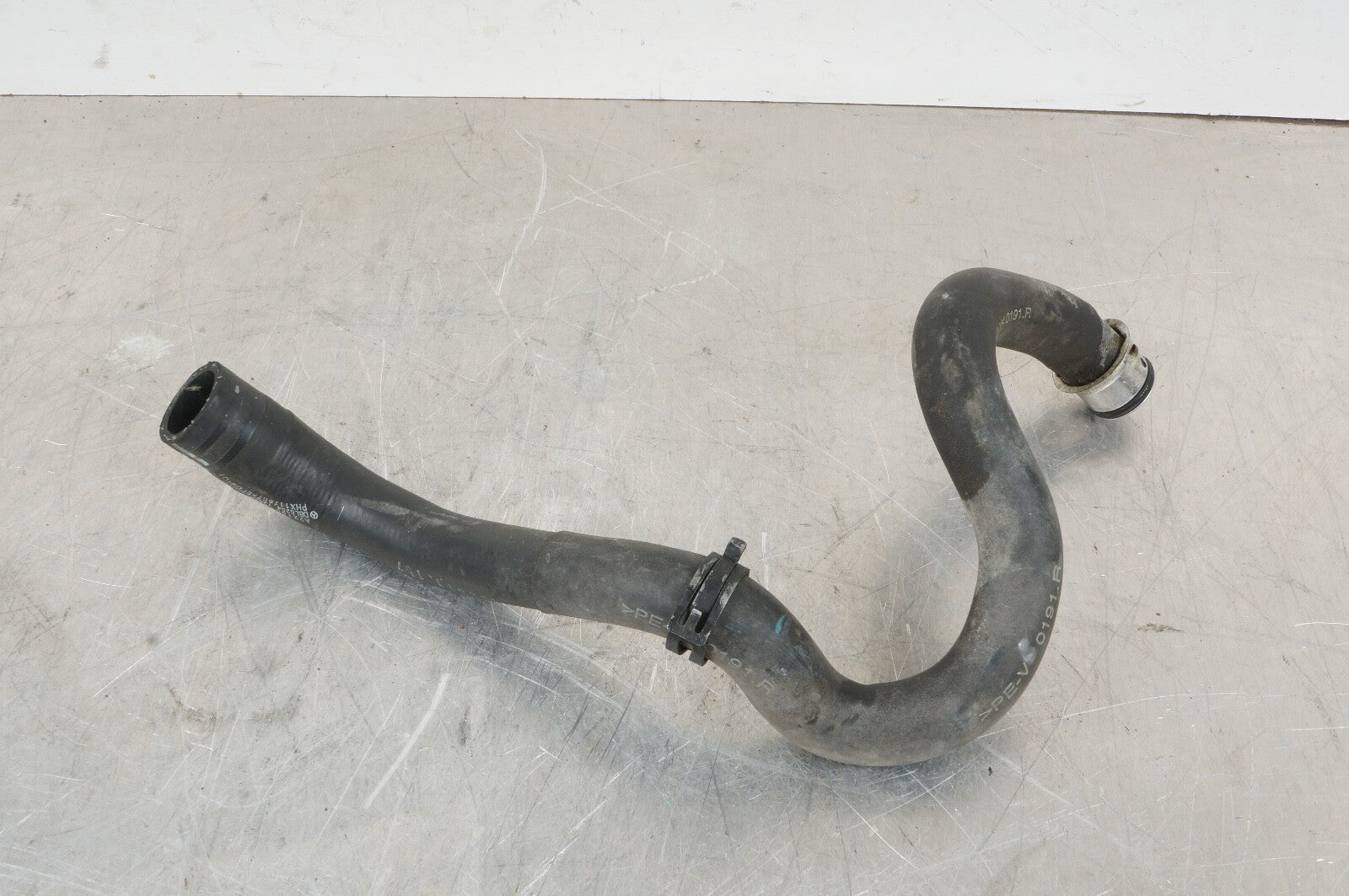 07-11 Mercedes W221 S550 E550 SL550 CL550 Radiator Upper Cooling Hose 2215010282