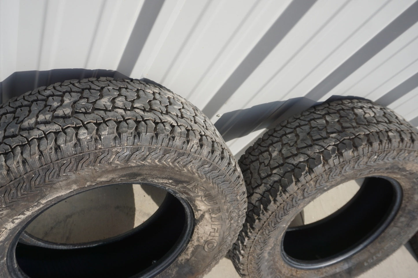 P275/70R17 Kumho Road Venture AT51 Takeoff 114 R Used 10/32 - PAIR