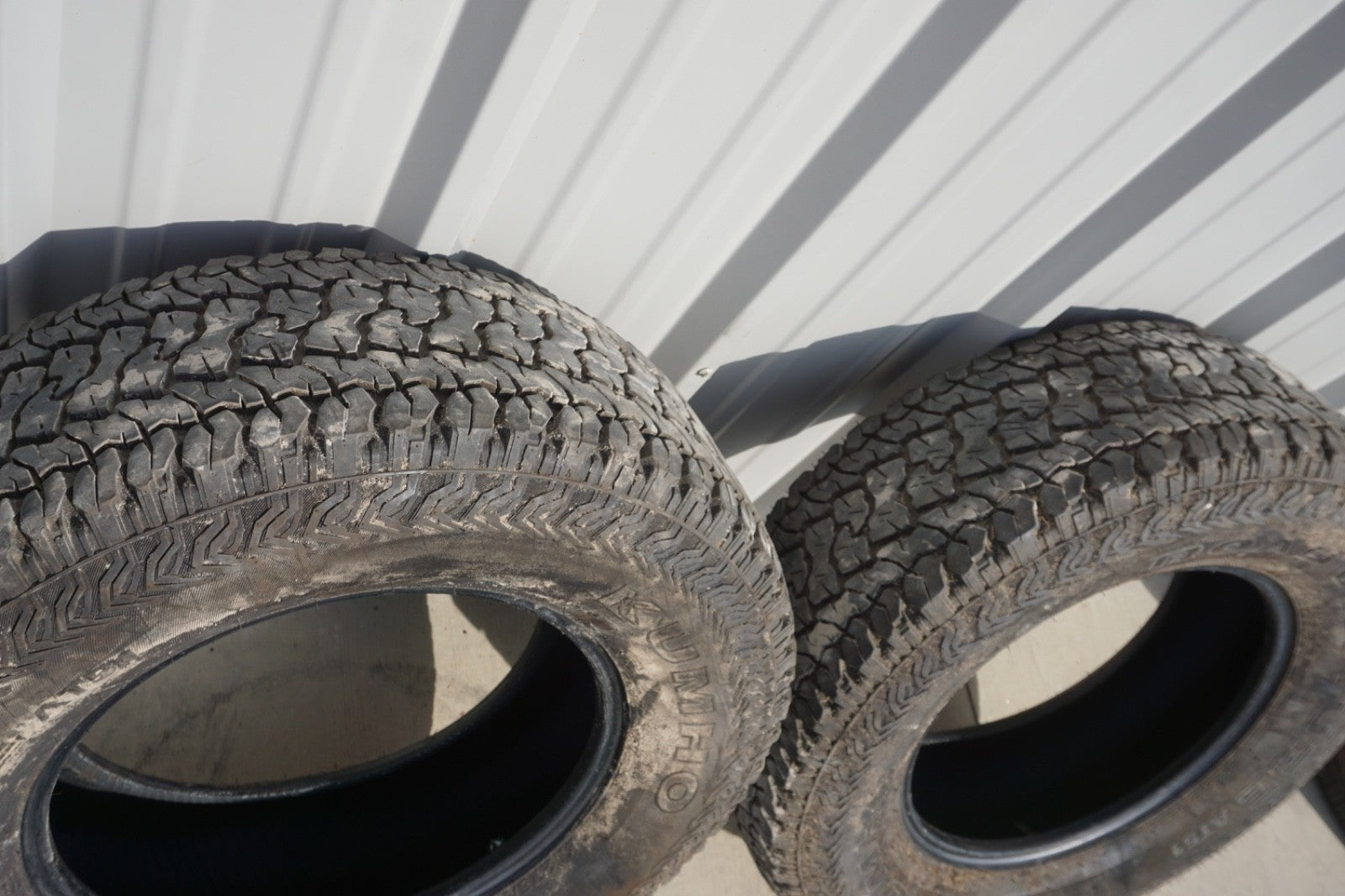 P275/70R17 Kumho Road Venture AT51 Takeoff 114 R Used 10/32 - PAIR