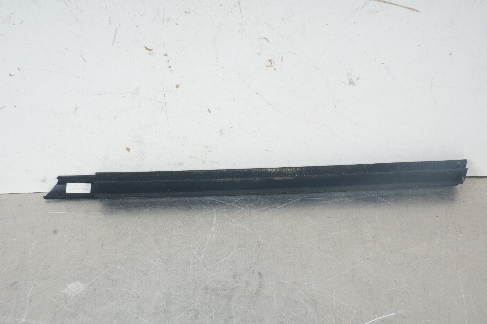 2013-2020 MERCEDES SL550 SL450 REAR LEFT QUARTER WINDOW GLASS BELT MOLDING OEM