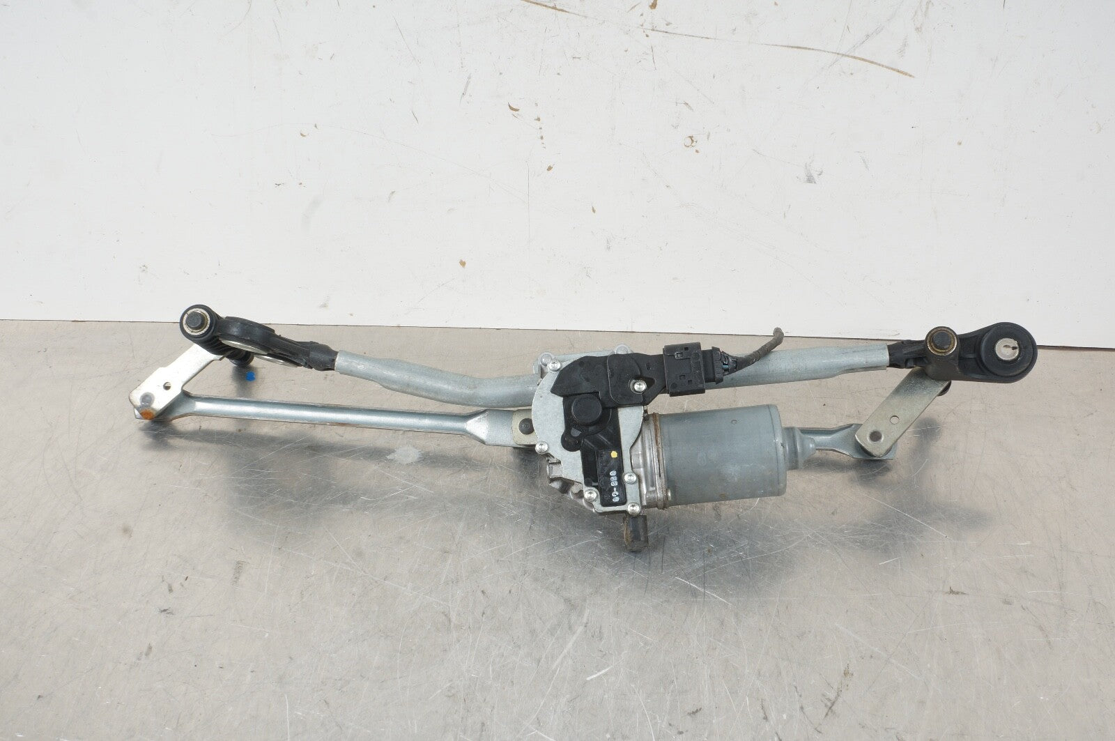 07-13 BMW X5 E70 Front Windshield Wiper Linkage w/ Motor Assembly 7200535  OEM 