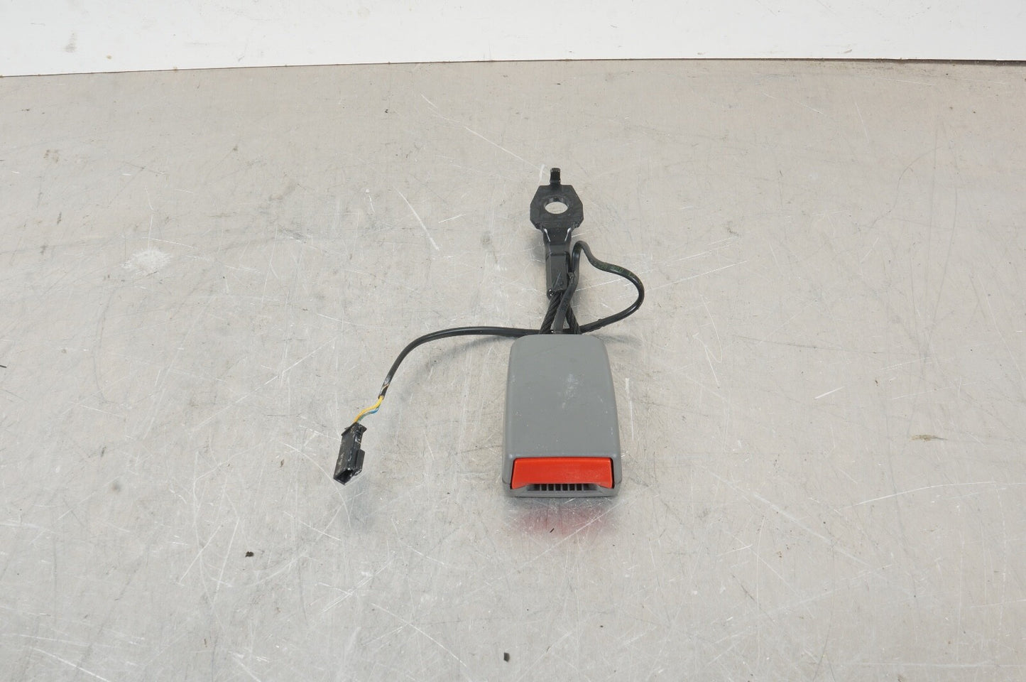 07-14 Mercedes W216 CL550 CL63 AMG Rear Left or Right Seat Belt Buckle Gray OEM