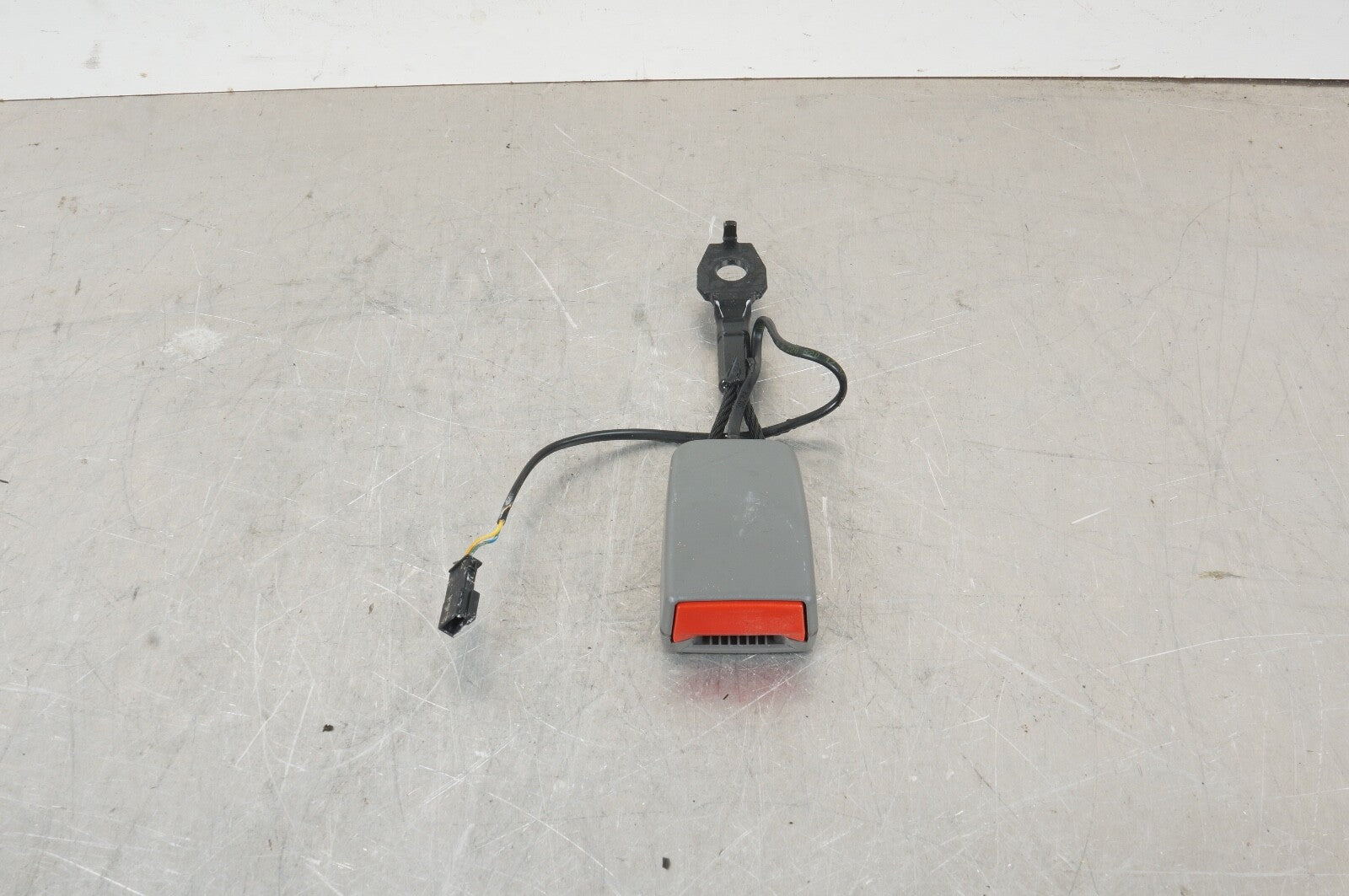 07-14 Mercedes W216 CL550 CL63 AMG Rear Left or Right Seat Belt Buckle Gray OEM