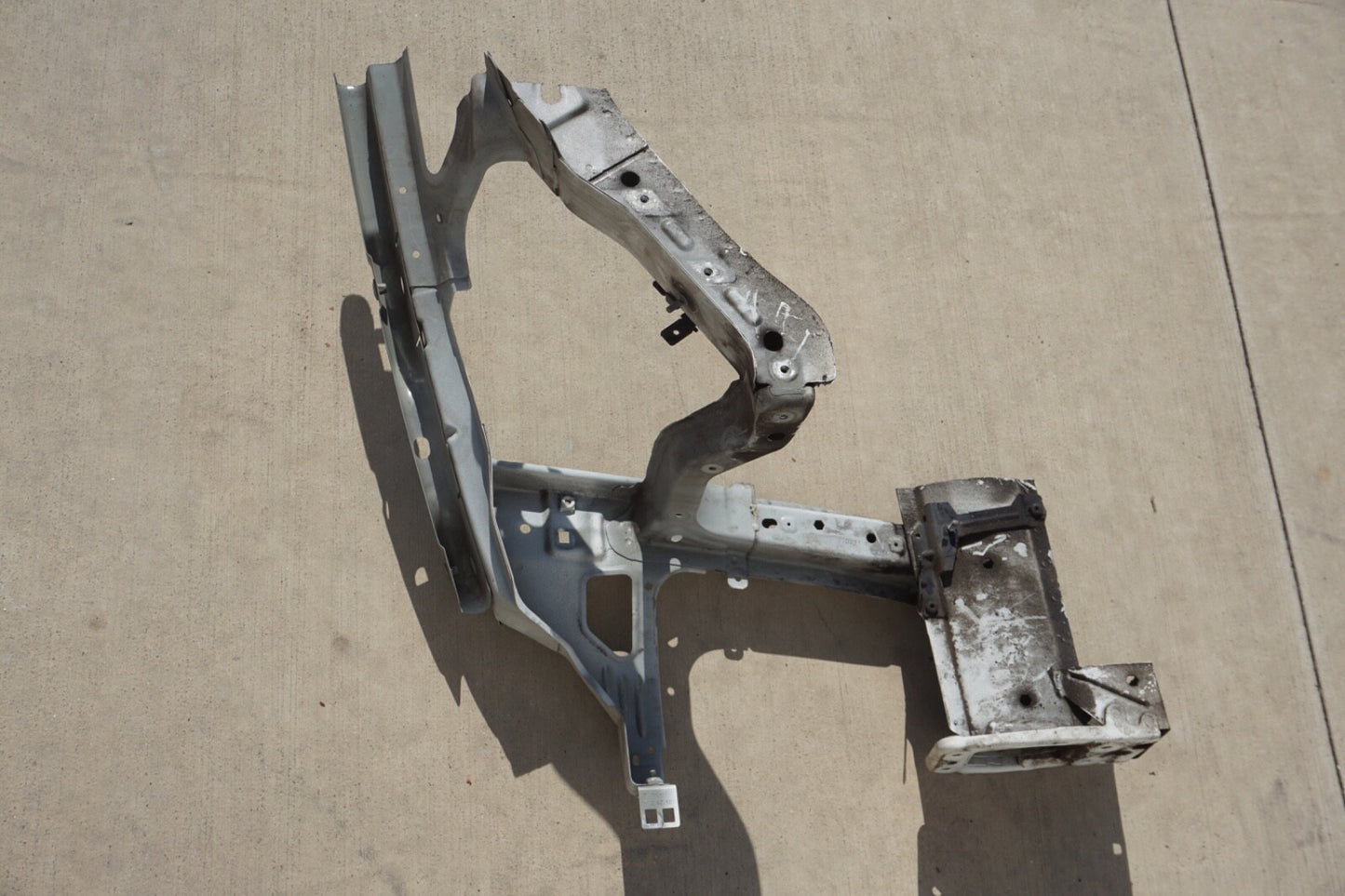 11-18 Porsche Cayenne 958 LEFT DRIVER FRONT APRON FRAME RAIL BODY CLIP CUT OEM