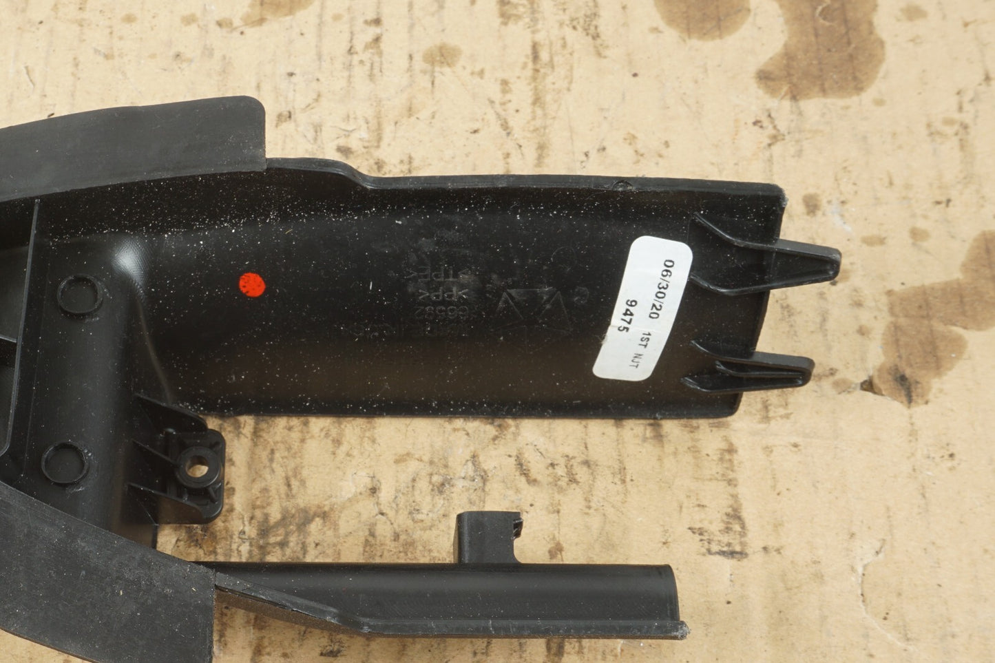 17-20 CHRYSLER PACIFICA FRONT LEFT SIDE SEAT RAIL COVER TRIM 5RT25TRMAB OEM