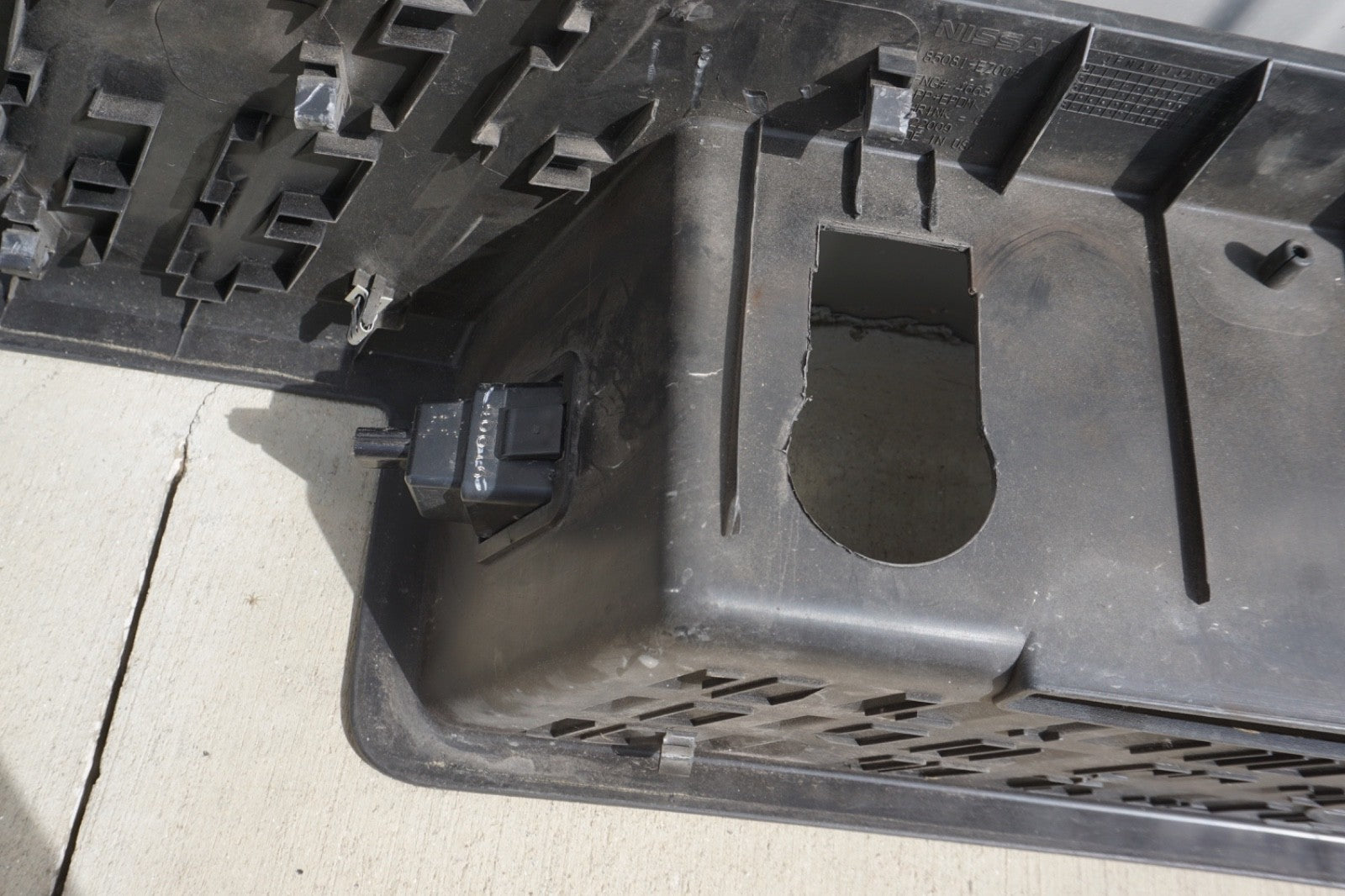 2016 - 2019 NISSAN Titan XD Rear Bumper Step Pad 85081-EZ00B OEM