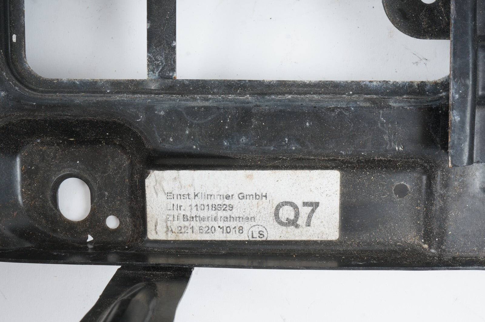 07-09 Mercedes S550 W221 BATTERY TRAY BRACKET A2216201018 OEM