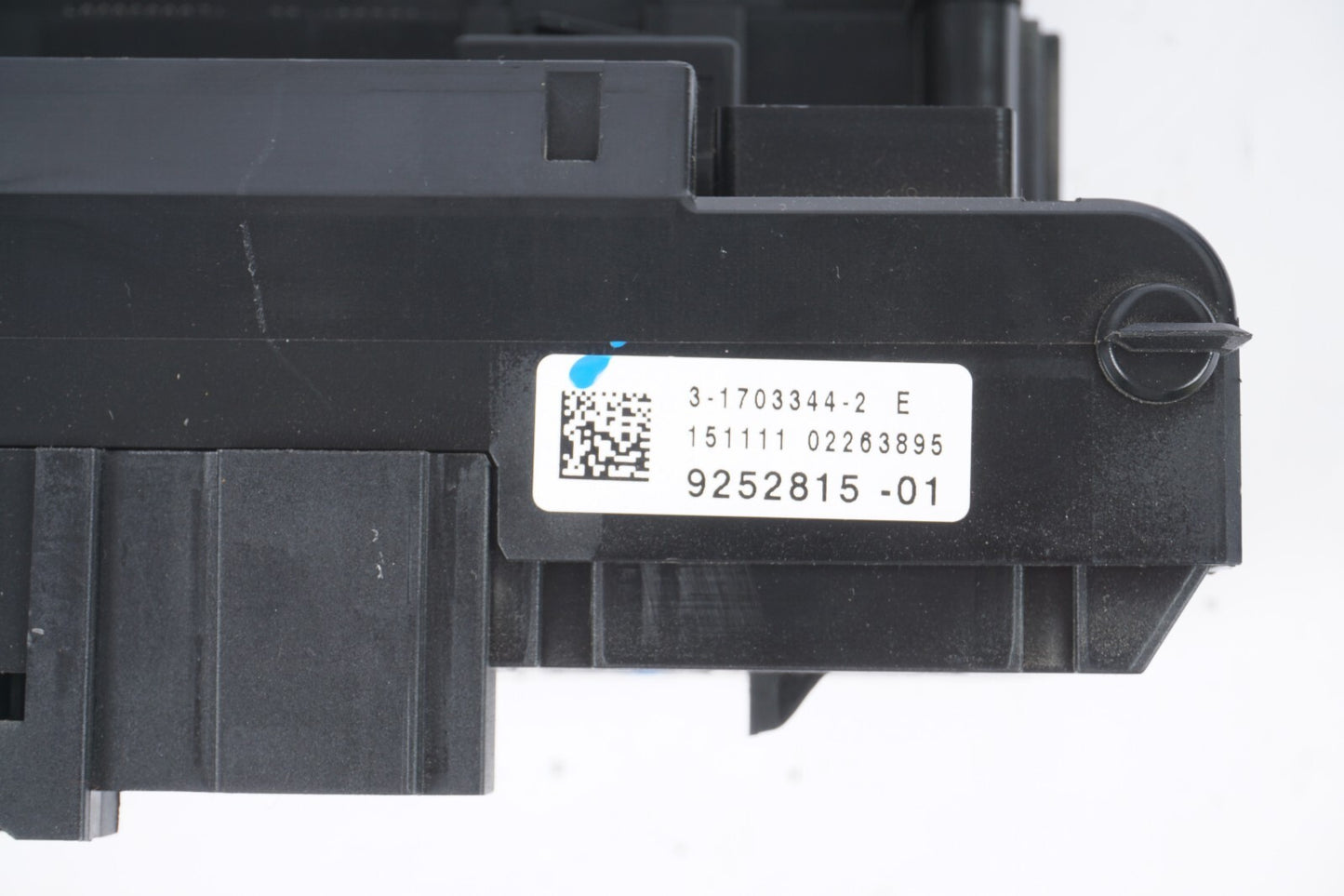 2012 - 2018 BMW 650i 640i Front Power Distribution Fuse Relay Box 9252815  OEM