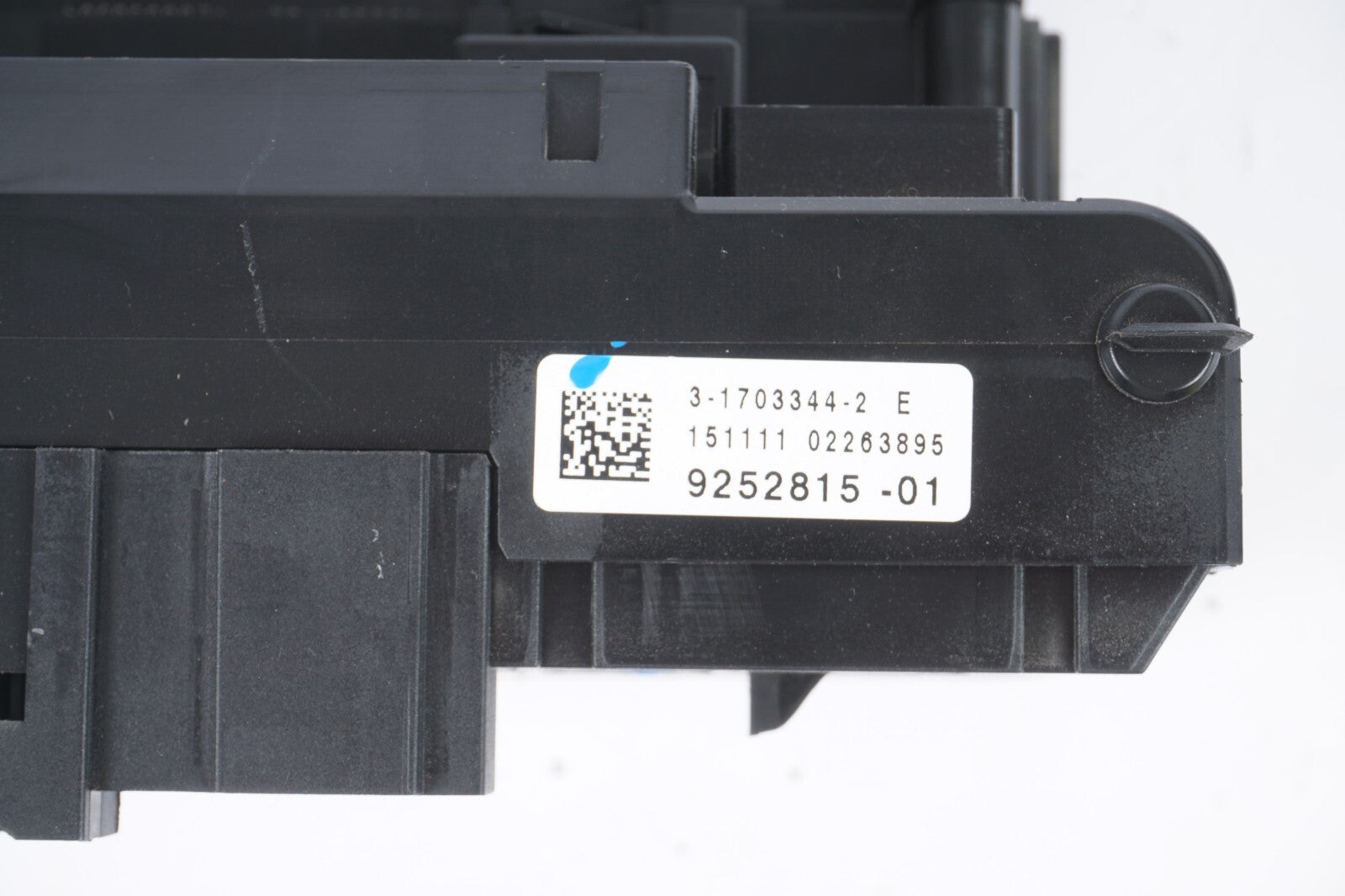 2012 - 2018 BMW 650i 640i Front Power Distribution Fuse Relay Box 9252815  OEM