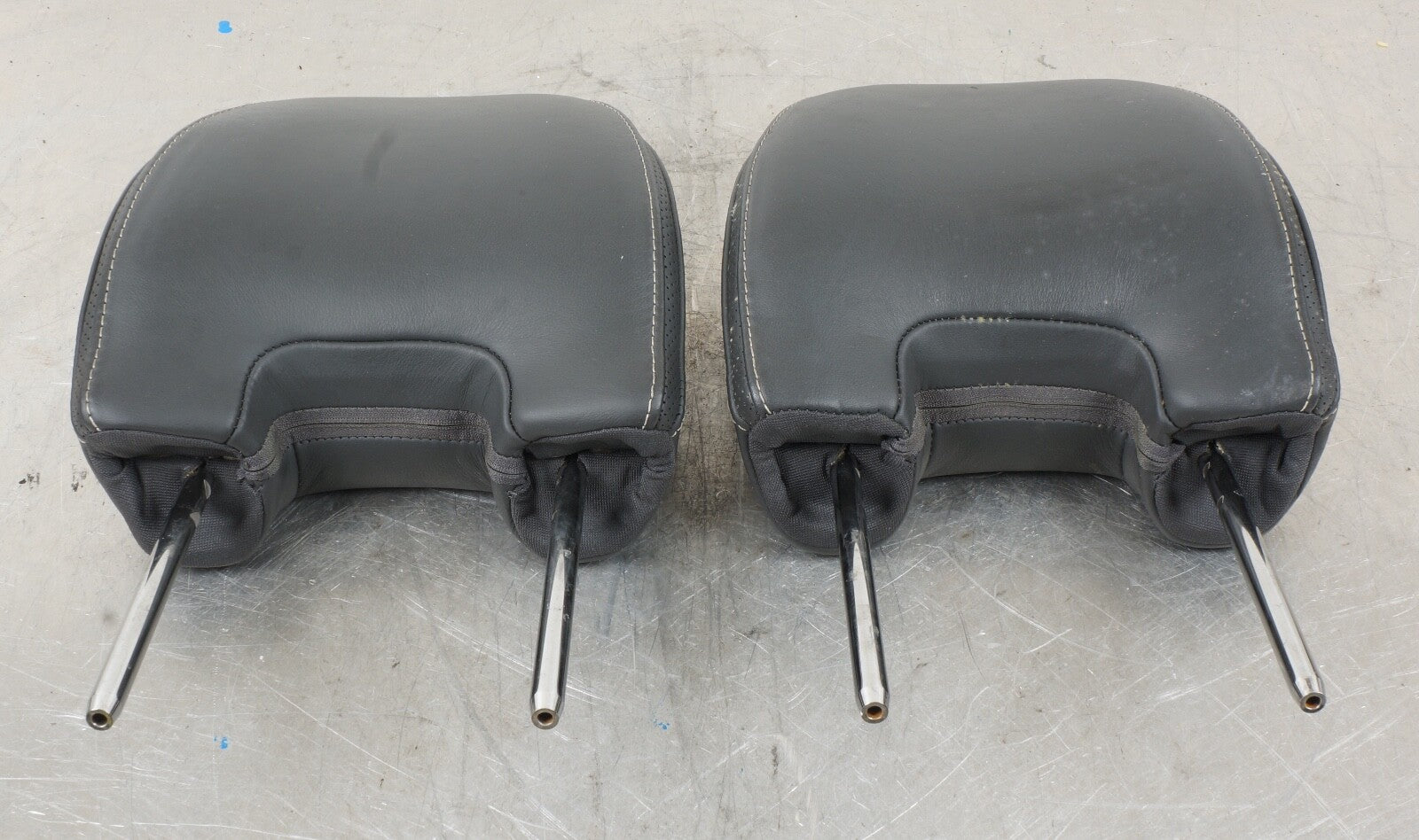 10-13 VOLVO C70 FRONT LEFT RIGHT SIDE SEAT HEADREST BLACK PAIR