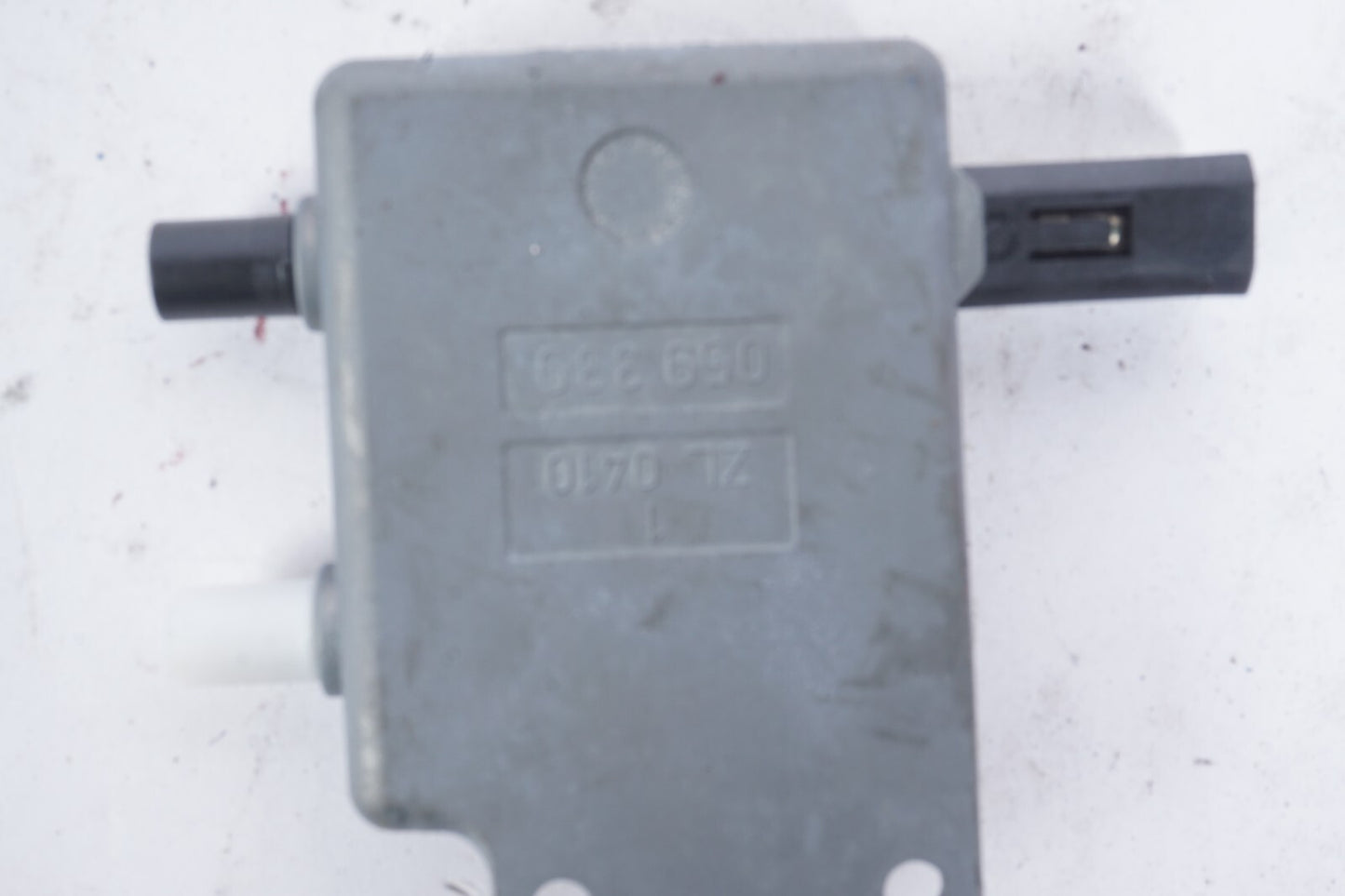 08-14 Mercedes C250 C300 C350 Radio Antenna Splitter OEM