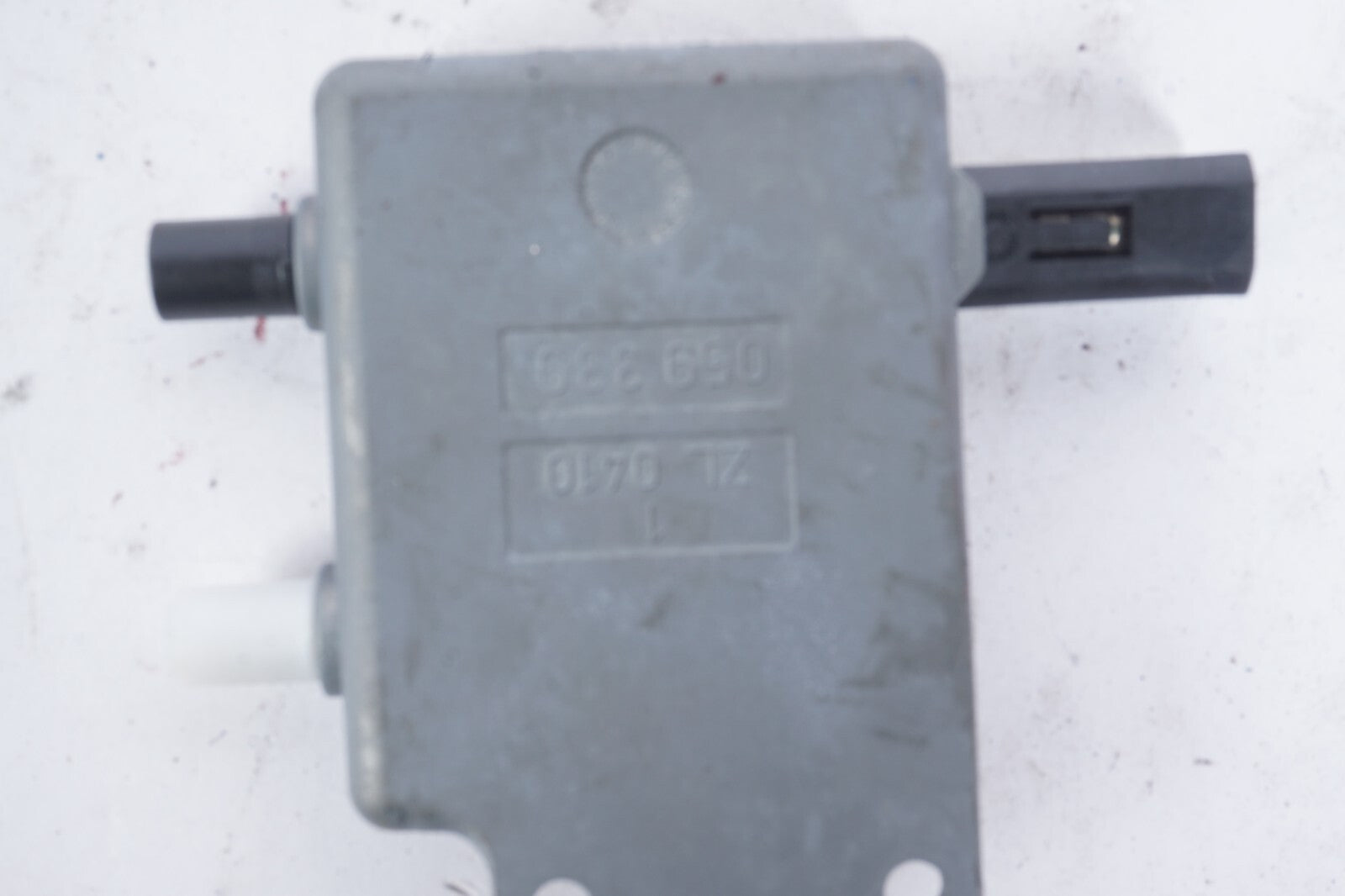 08-14 Mercedes C250 C300 C350 Radio Antenna Splitter OEM
