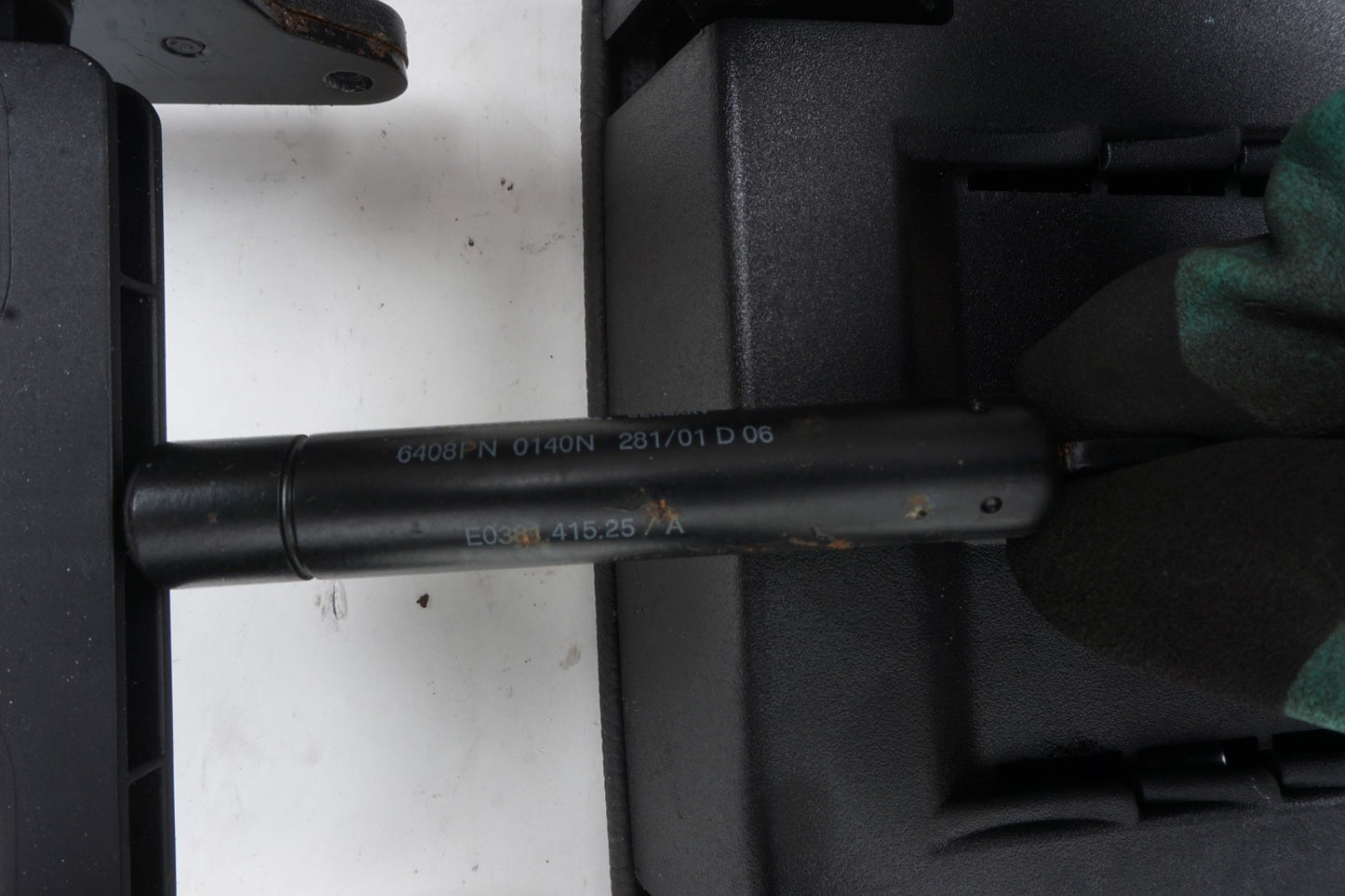 03-06 Mercedes R230 SL500 SL55 AMG Center Console Arm Rest Armrest Cover OEM