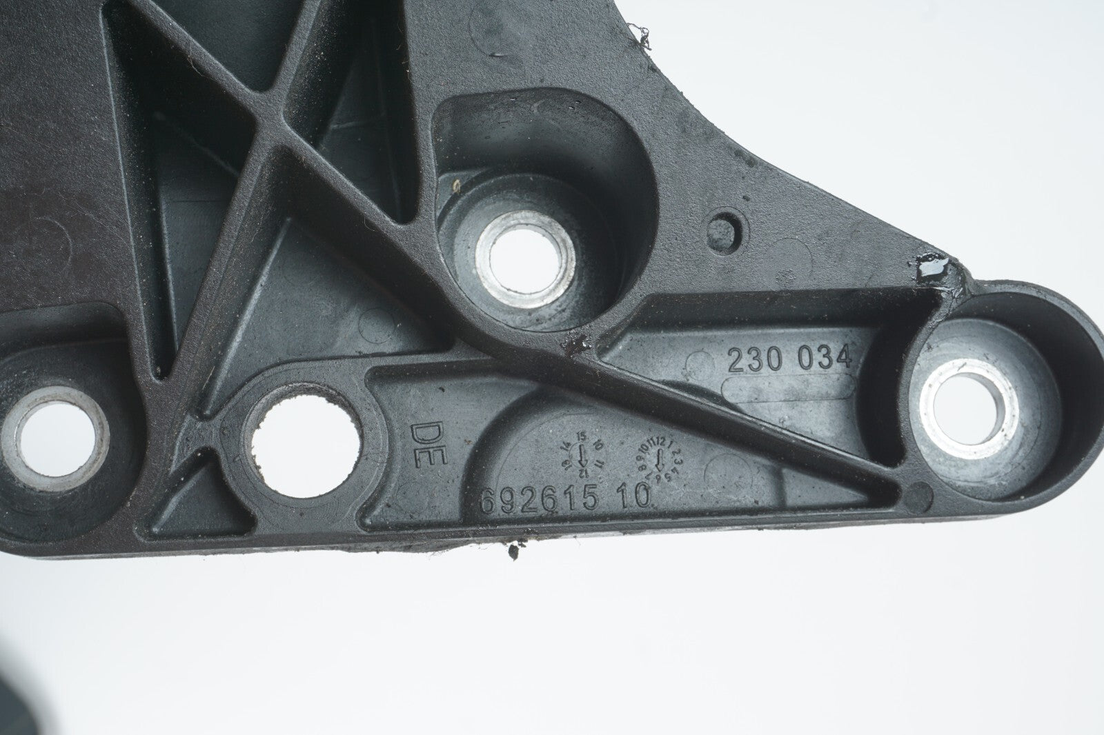 2012 - 2016 BMW 650i RWD GEARBOX SUPPORT MOUNT BRACKET MOUNT 69261510 OEM