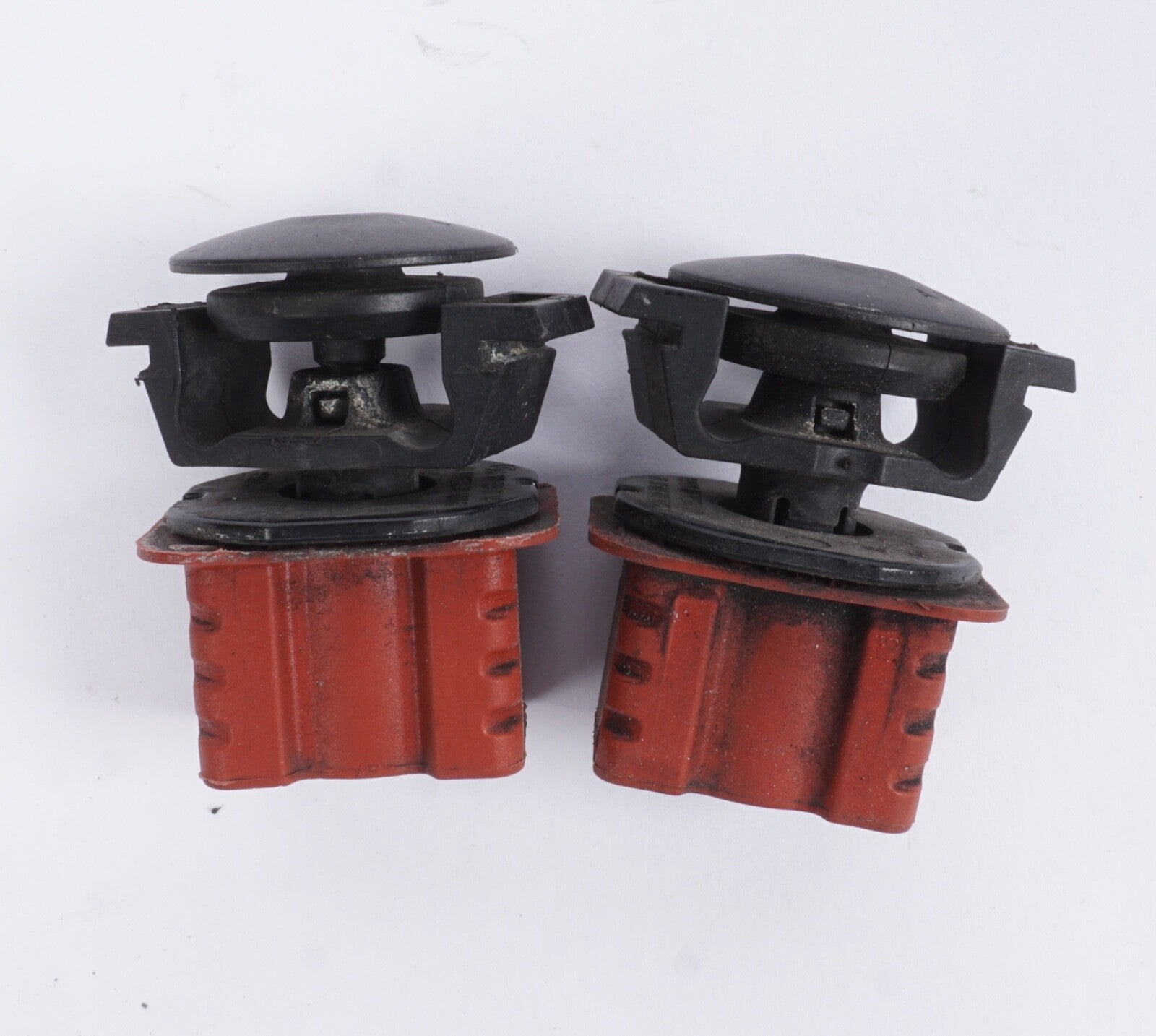MERCEDES RADIATOR LEFT AND RIGHT UPPER SUPPORT MOUNT CLIP OEM