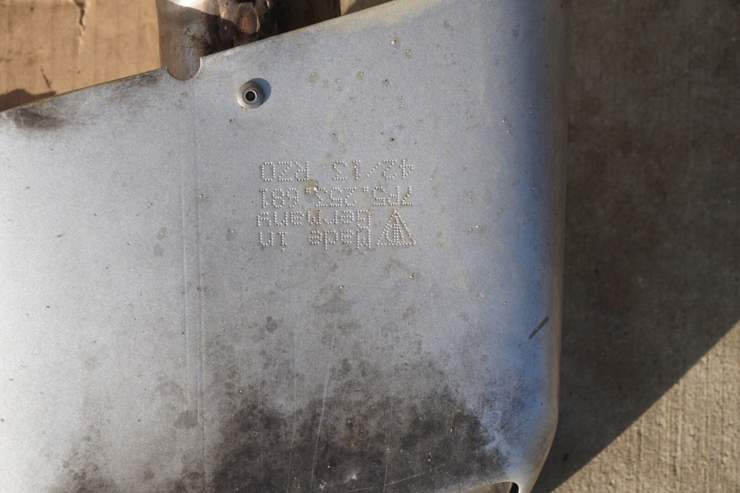 2011 - 2014 PORSCHE CAYENNE 4.8L EXHAUST SYSTEM REAR MUFFLER OEM