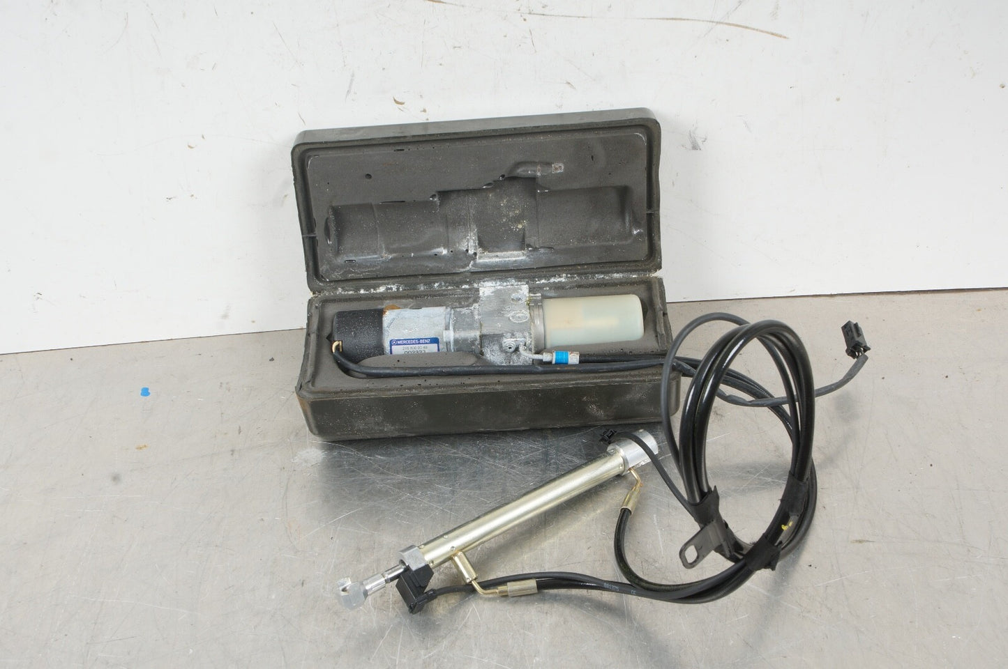 2007 - 2009 MERCEDES CL550 HYDRAULIC TRUNK OPEN CLOSE PUMP OEM