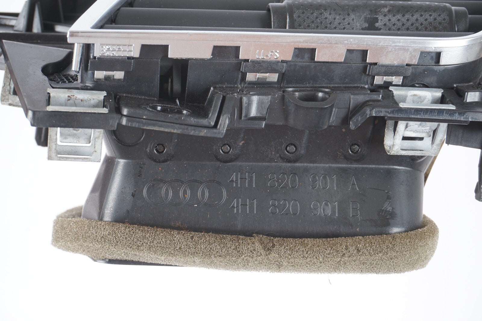 12-17 AUDI A8L A8 FRONT LEFT DRIVER SIDE DASHBOARD AIR VENT GRILLE  OEM