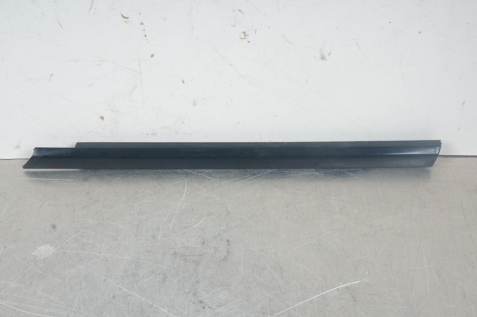 2013-2020 MERCEDES SL550 SL450 REAR RIGHT QUARTER WINDOW GLASS BELT MOLDING