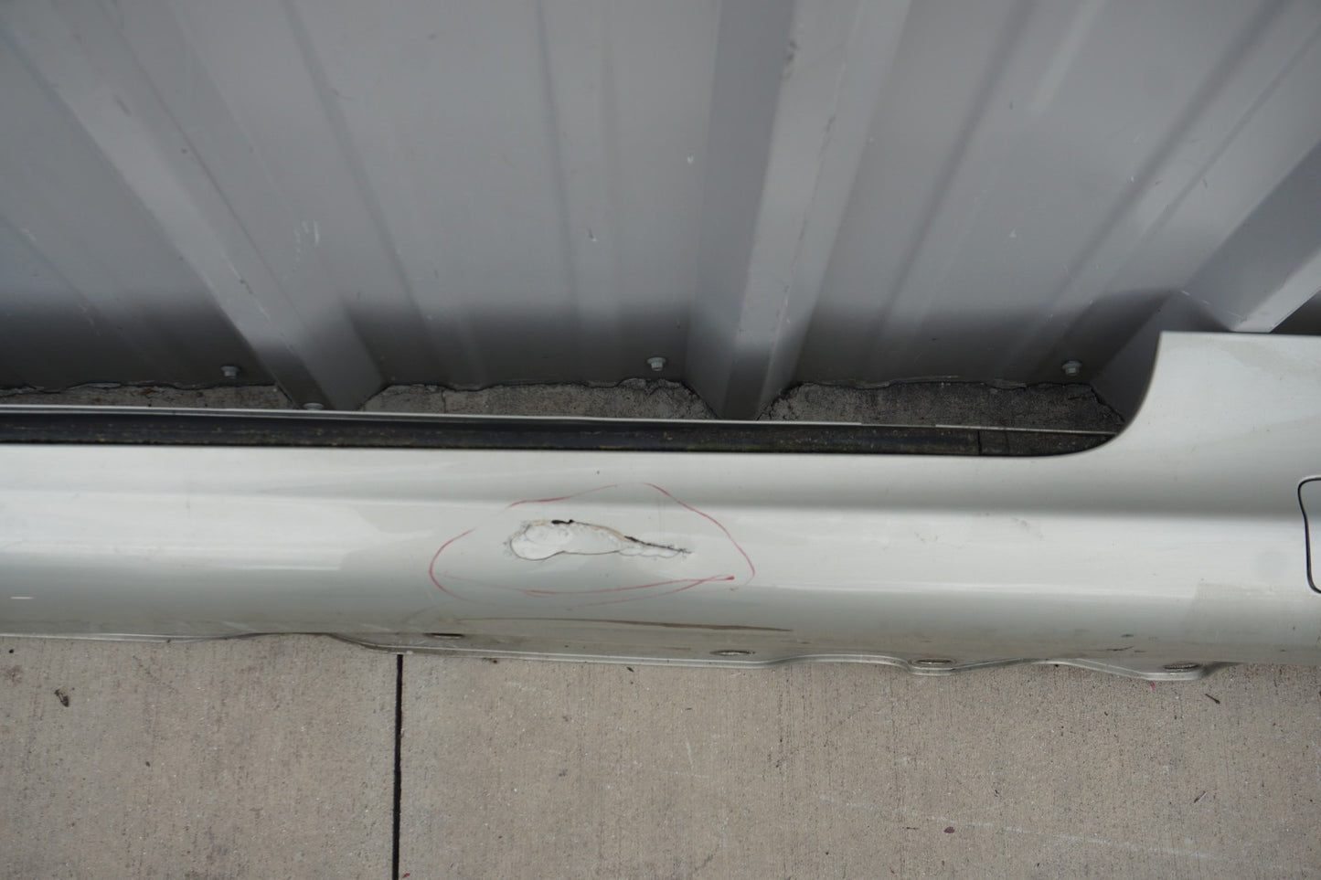 2003 - 2008 Mercedes Sl500 Rear Right Side Rocker Panel Skirt Molding OEM