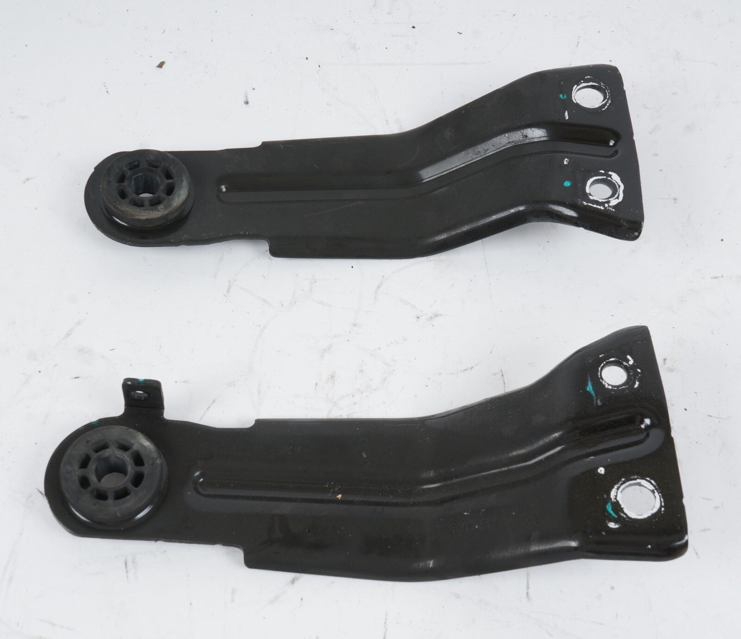 2020-2023 CADILLAC CT4 FRONT RIGHT LEFT SIDE ENGINE RADIATOR UPPER MOUNT BRACKET