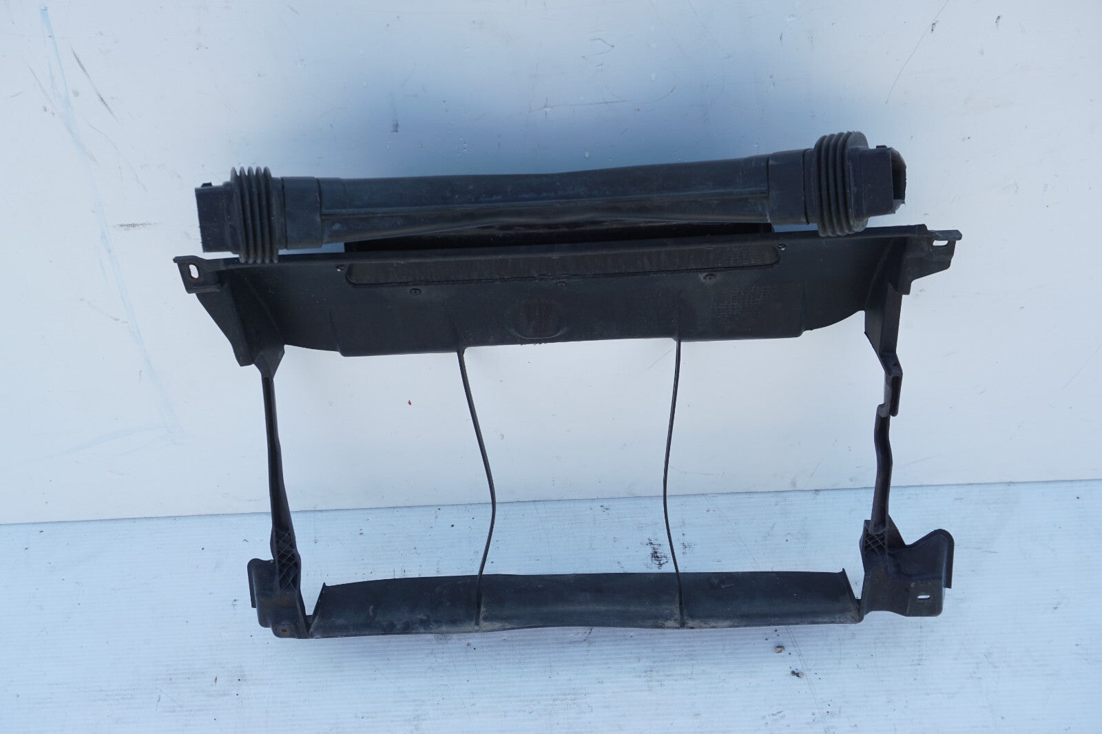 2014-2019 MASERATI GHIBLI FRONT RADIATOR AIR GUIDE DEFLECTOR INTAKE DUCT  OEM