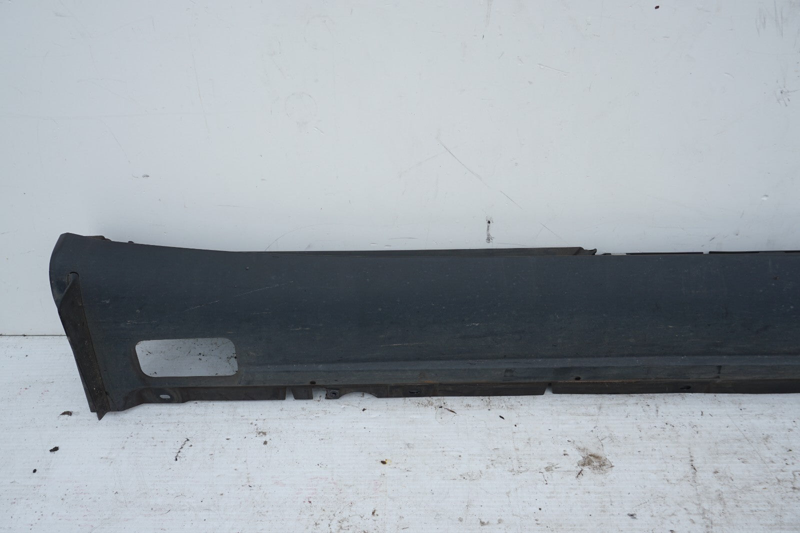 11-18 Porsche Cayenne 958 Right Side Skirt Molding Rocker Panel Cover  OEM