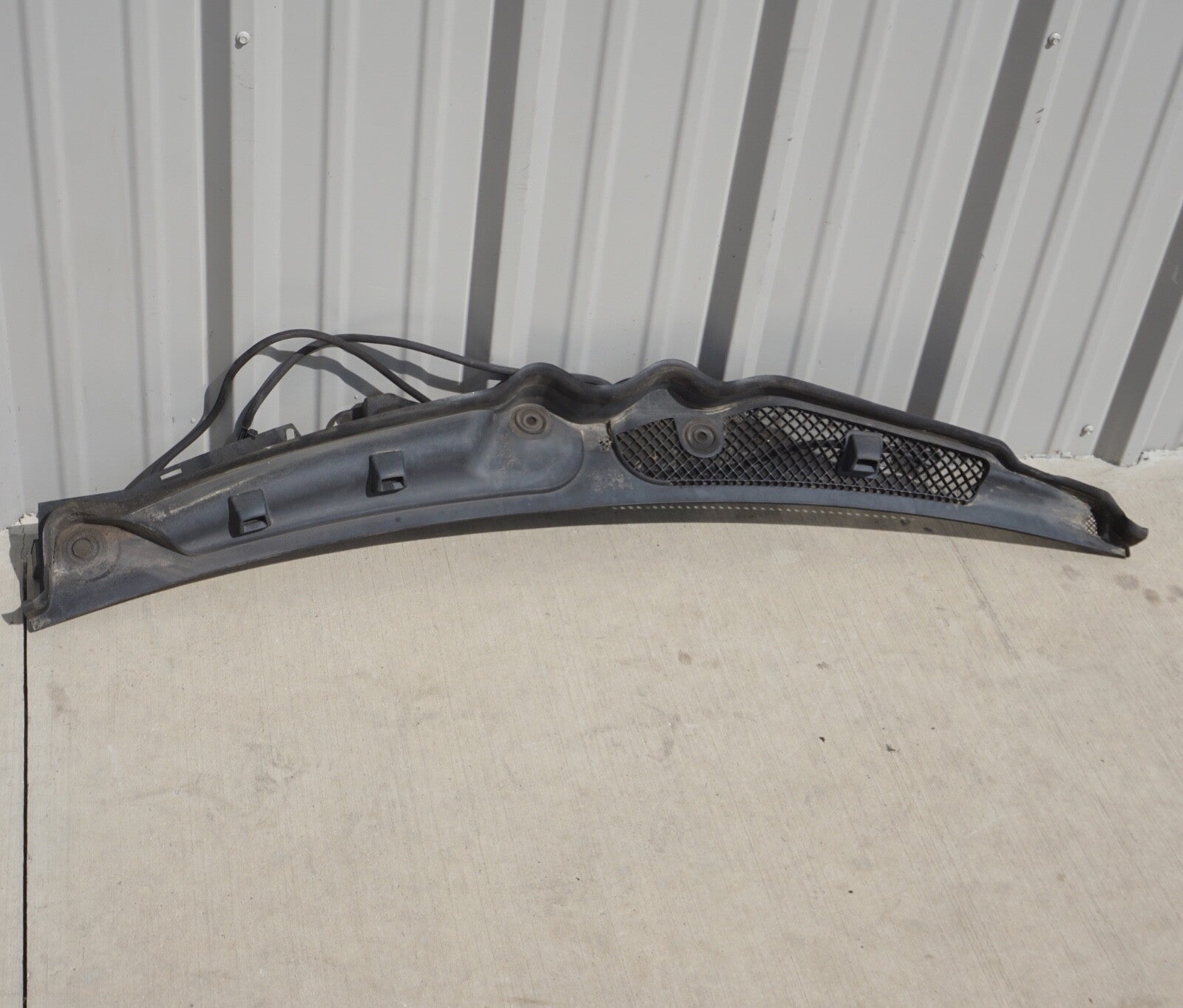 10-16 MERCEDES E350 E550  OEM C207 COUPE WINDSHIELD WIPER COWL PANEL 2078300713