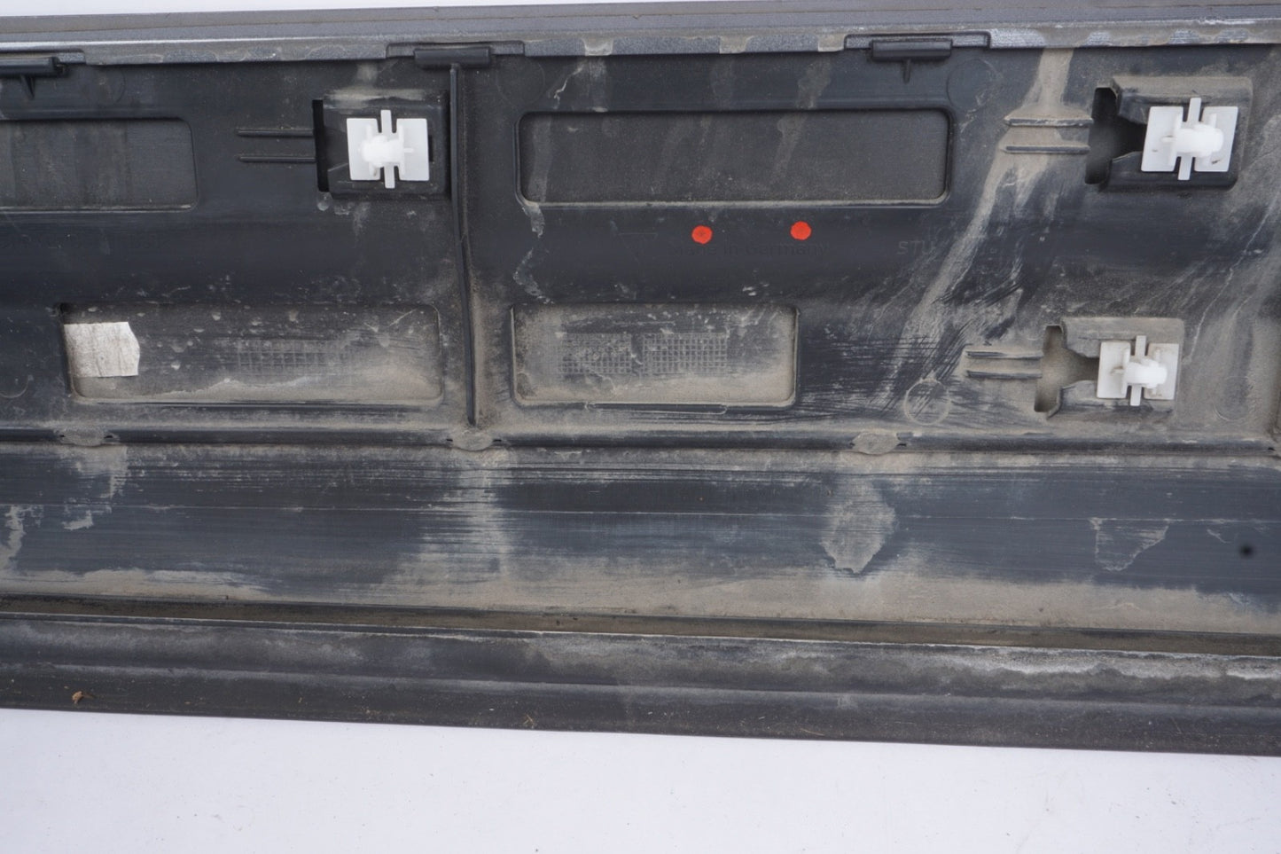 2011 - 2018 PORSCHE CAYENNE - Front Right Lower DOOR Molding / Blade 7P5837788L