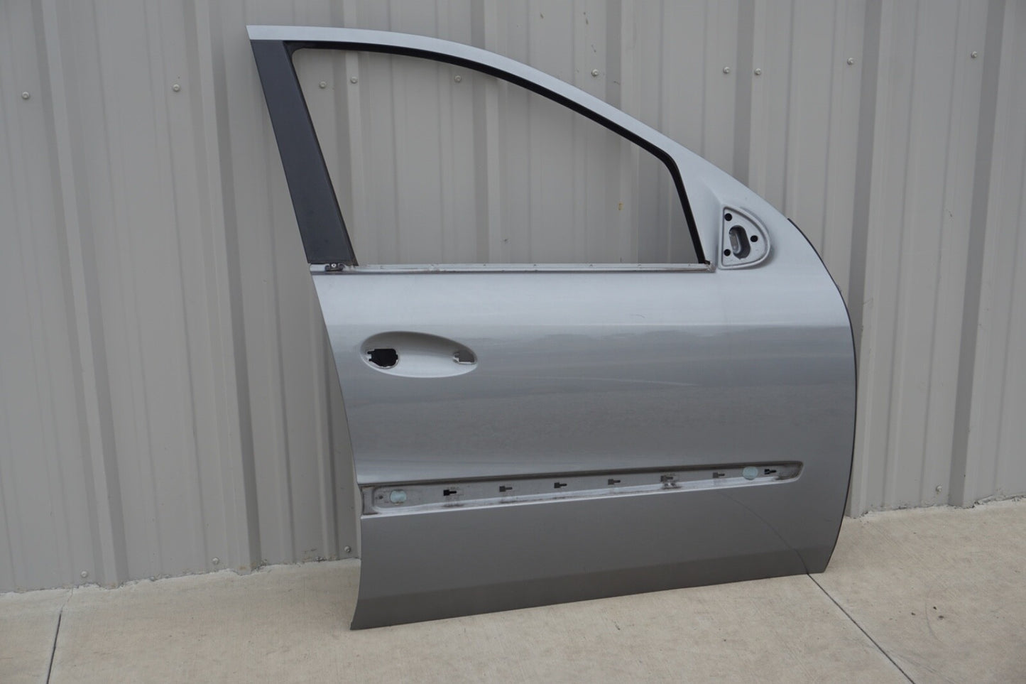 06-11 Mercedes W164 ML63 ML350 ML500 FRONT RIGHT PASSENGER SIDE DOOR SHELL OEM