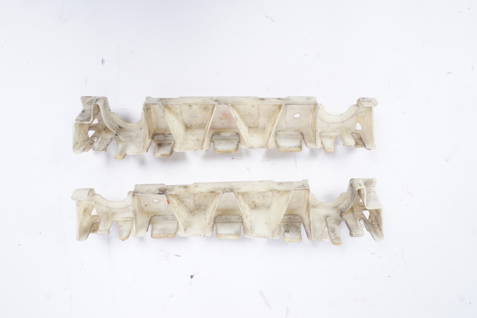 10-13 MERCEDES E350 E550 COUPE CONVERTIBLE FENDER BRACKET HOLDER LEFT RIGHT SET