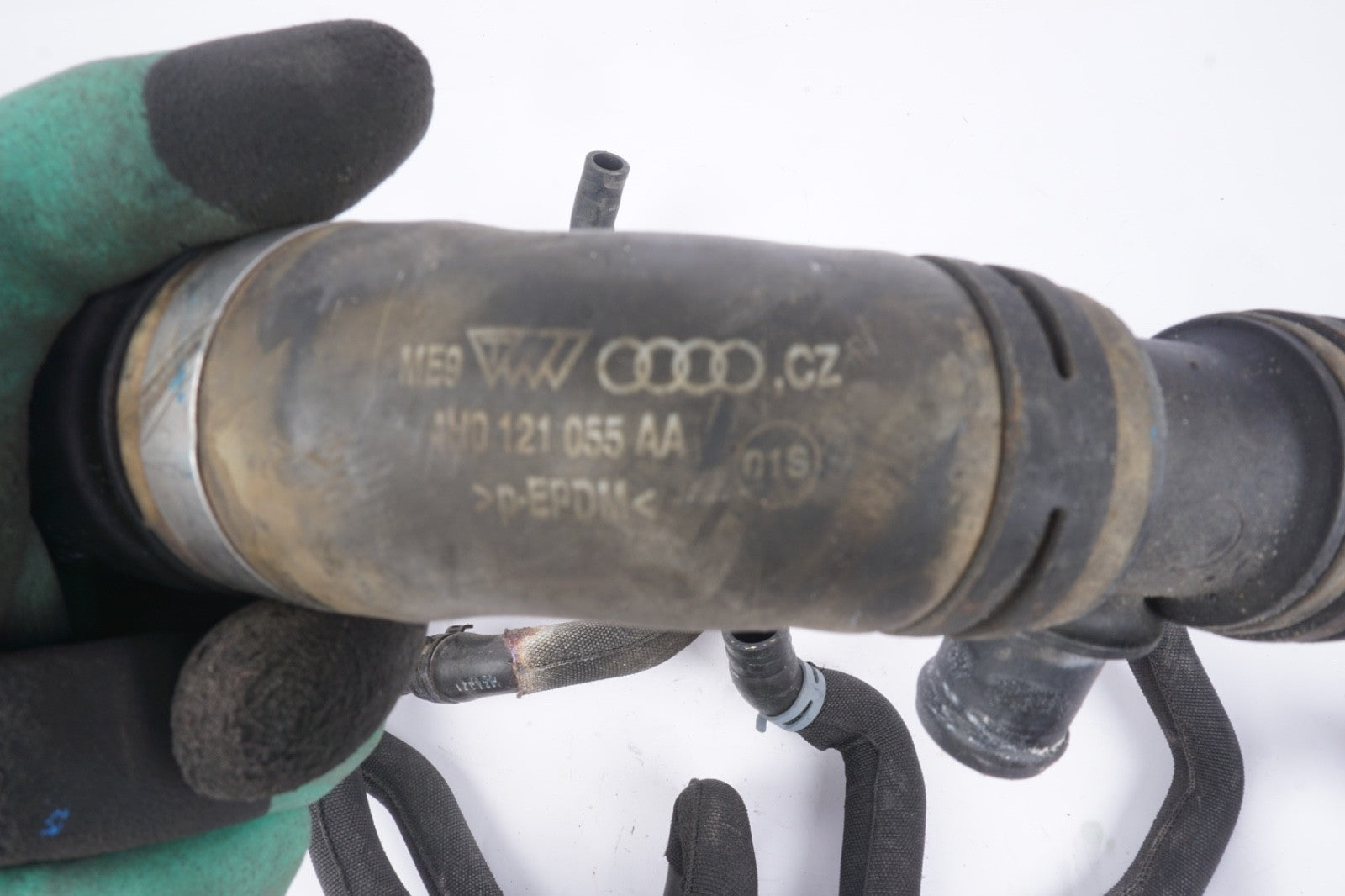 2011-2014 AUDI A8 QUATTRO - Coolant HOSE / LINE SET OEM