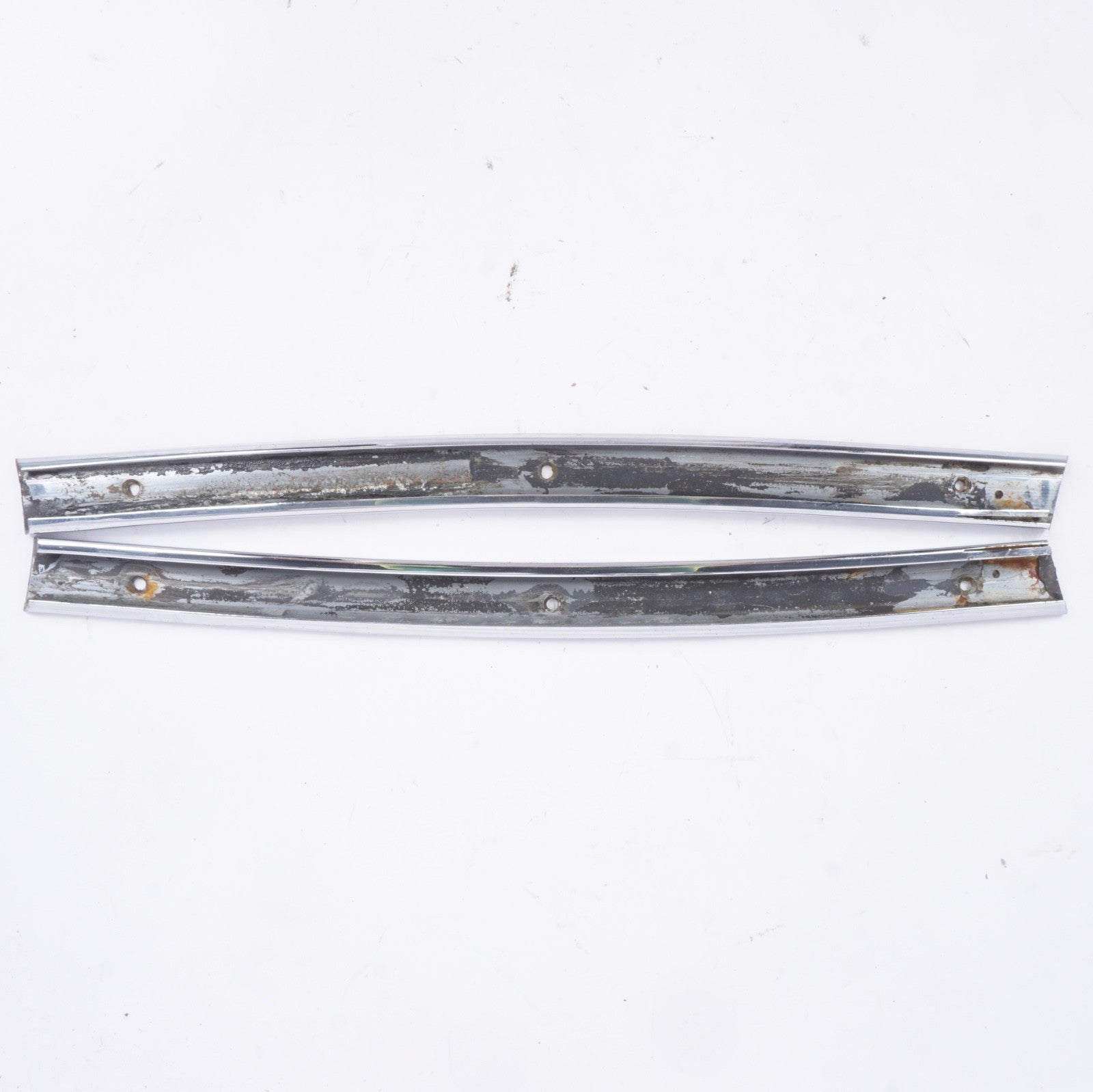 1965 TO 1973 MERCEDES  BENZ W108 W109 W111  MOLDINGS