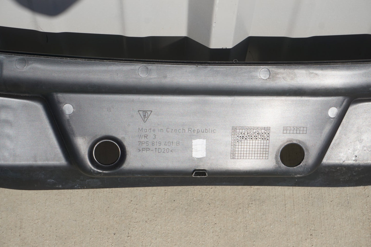 11-18 Porsche Cayenne 958 Windshield Wiper Cowl Panel 7P5819401B OEM