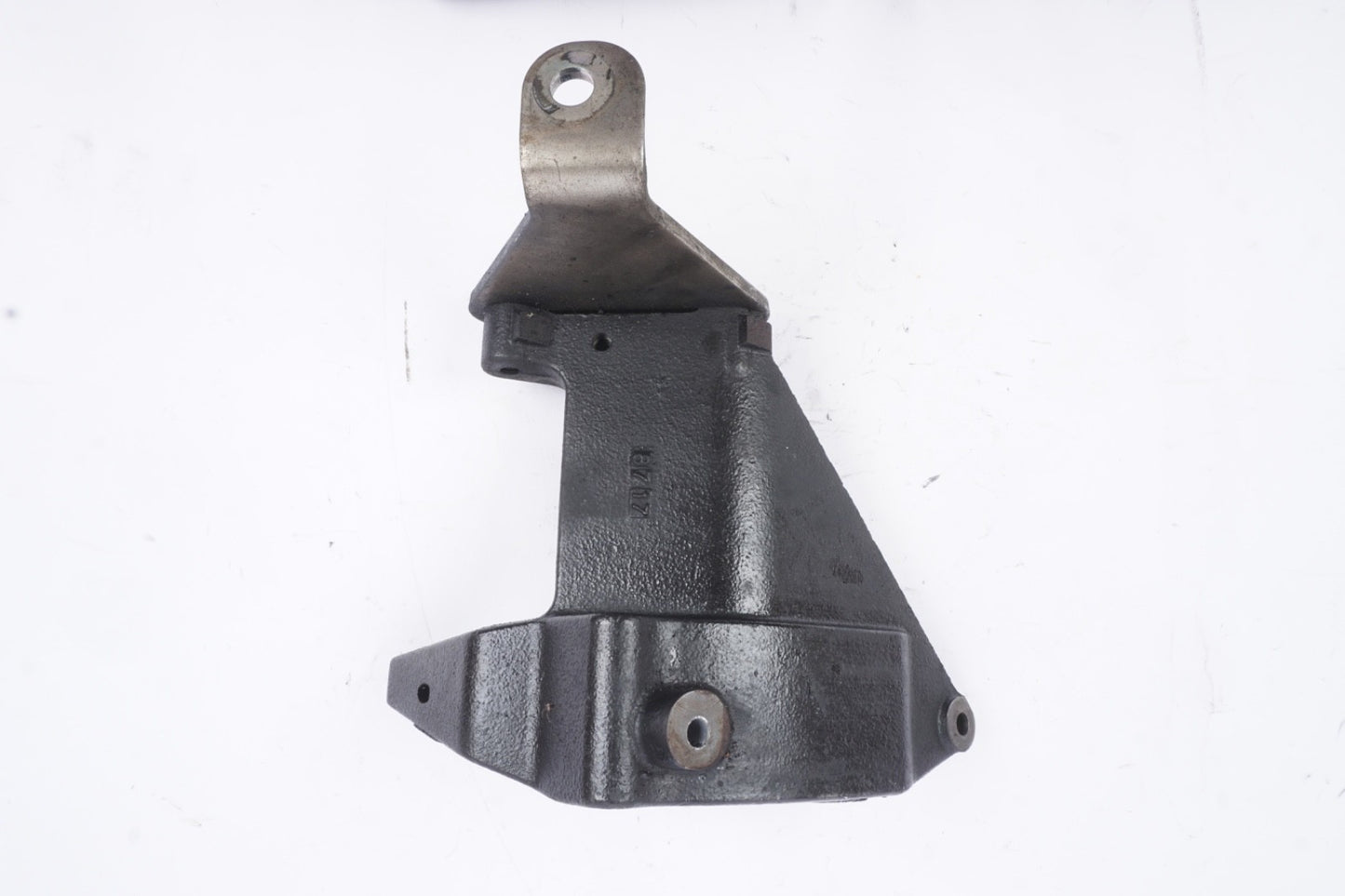 2016 - 2019 NISSAN TITAN XD OEM 5.0L DIESEL A/C FRONT BRACKET 11910EZ40A