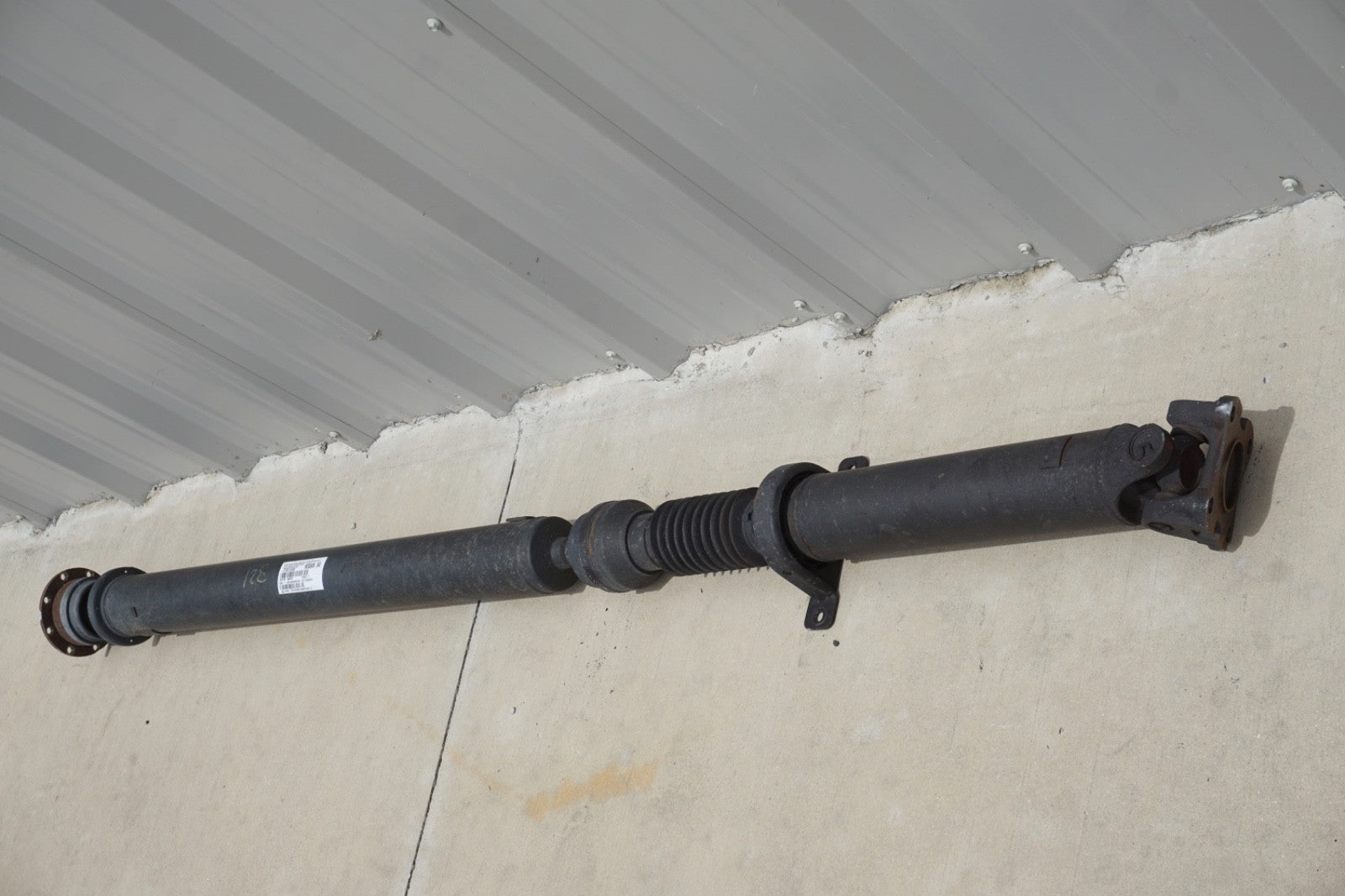 2017 - 2019 NISSAN TITAN XD REAR DRIVE SHAFT 5.0L 4X4 4WD 1N6BA1F34KN519715