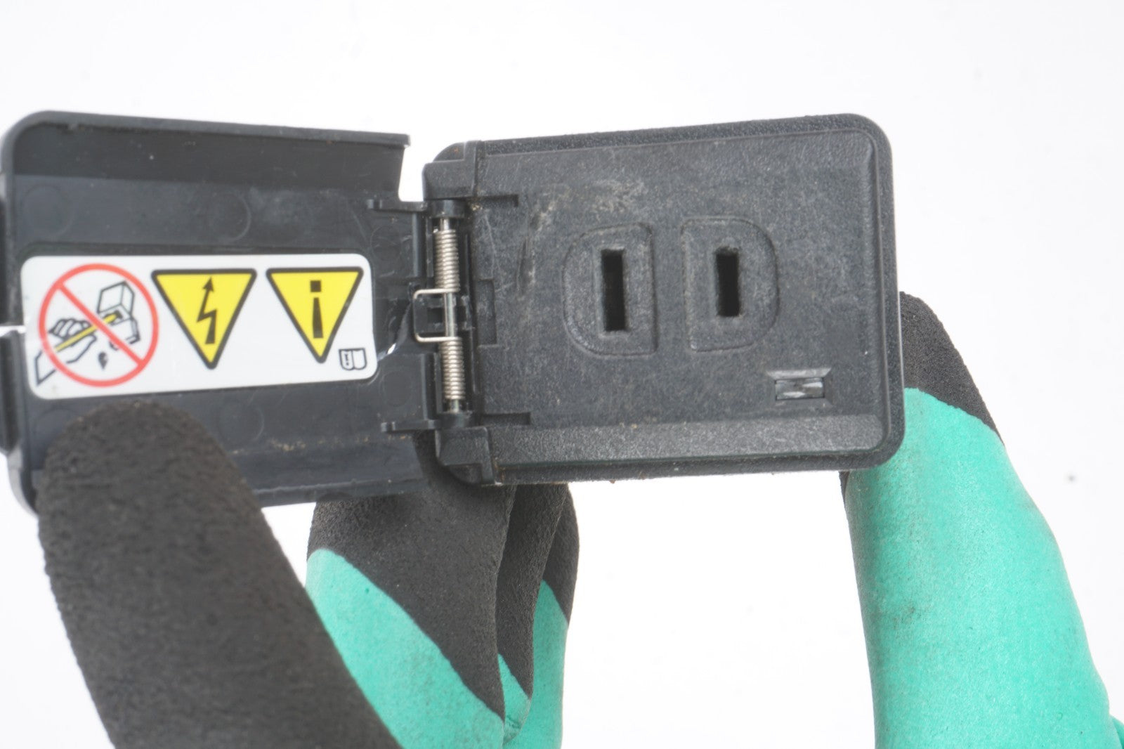 12-19 Mercedes X166 ML350 GL550 Trunk Quarter Panel Power Outlet OEM